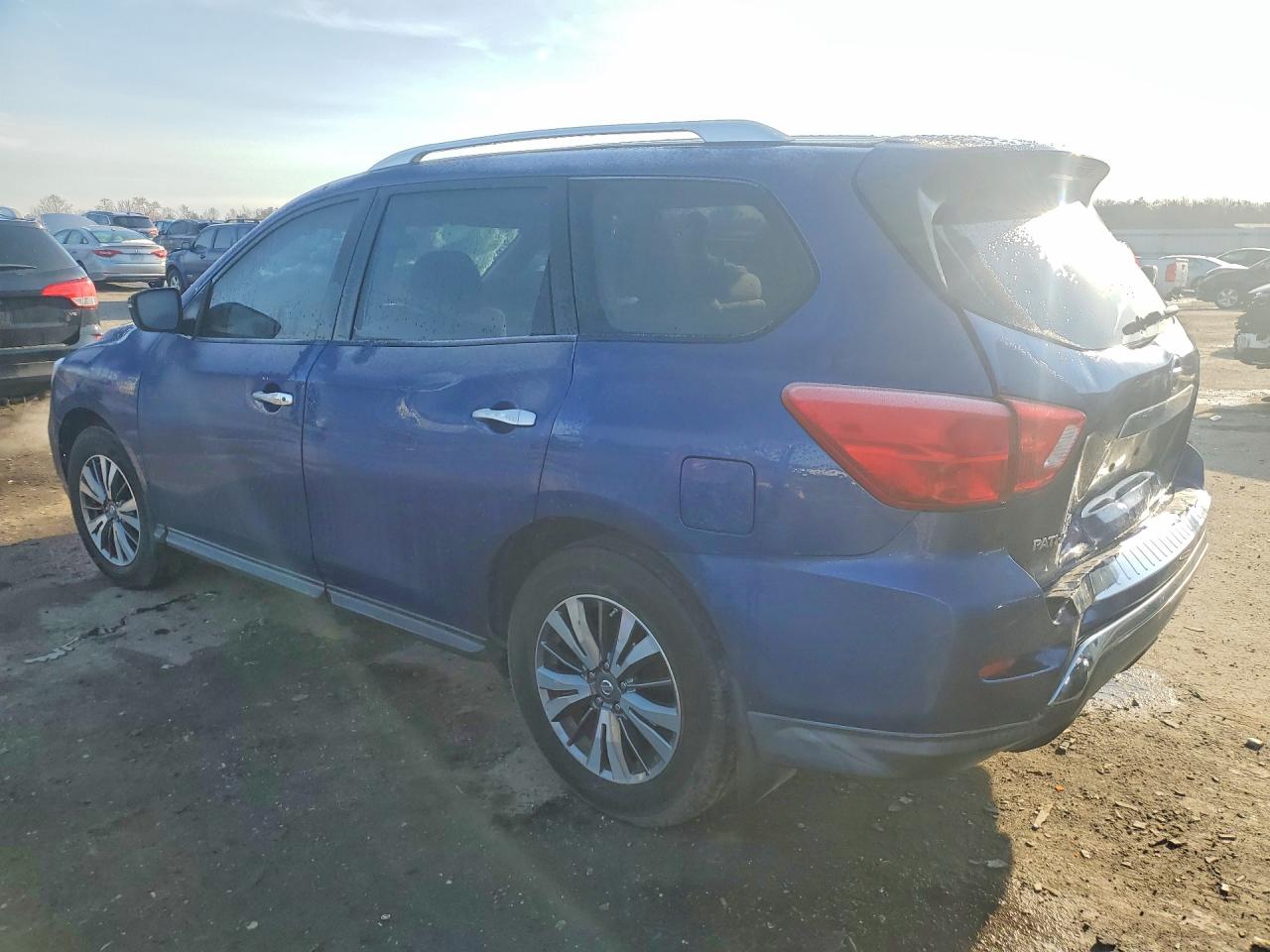 2017 NISSAN PATHFINDER S photo 3