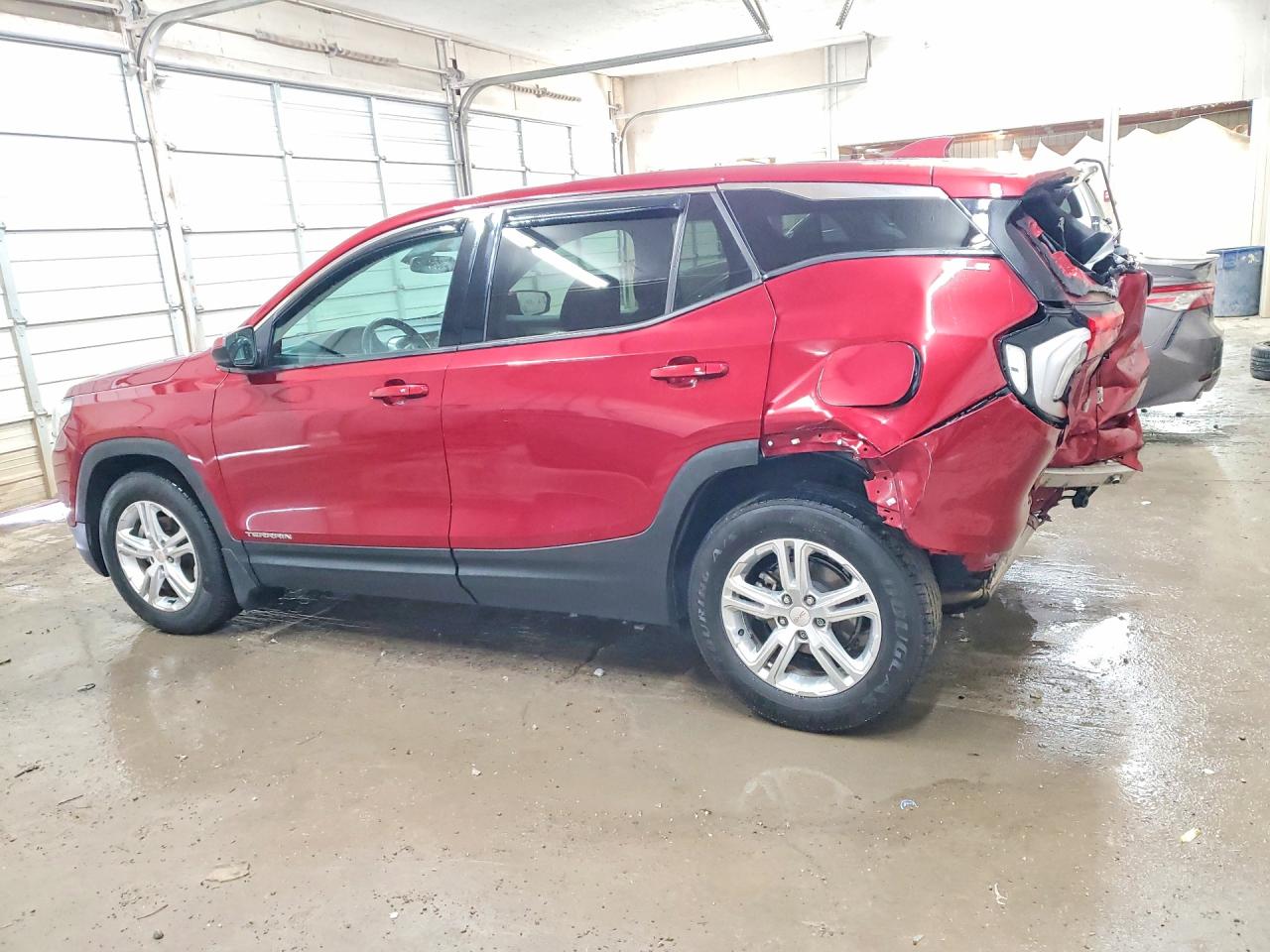 2018 GMC TERRAIN SLE photo 2
