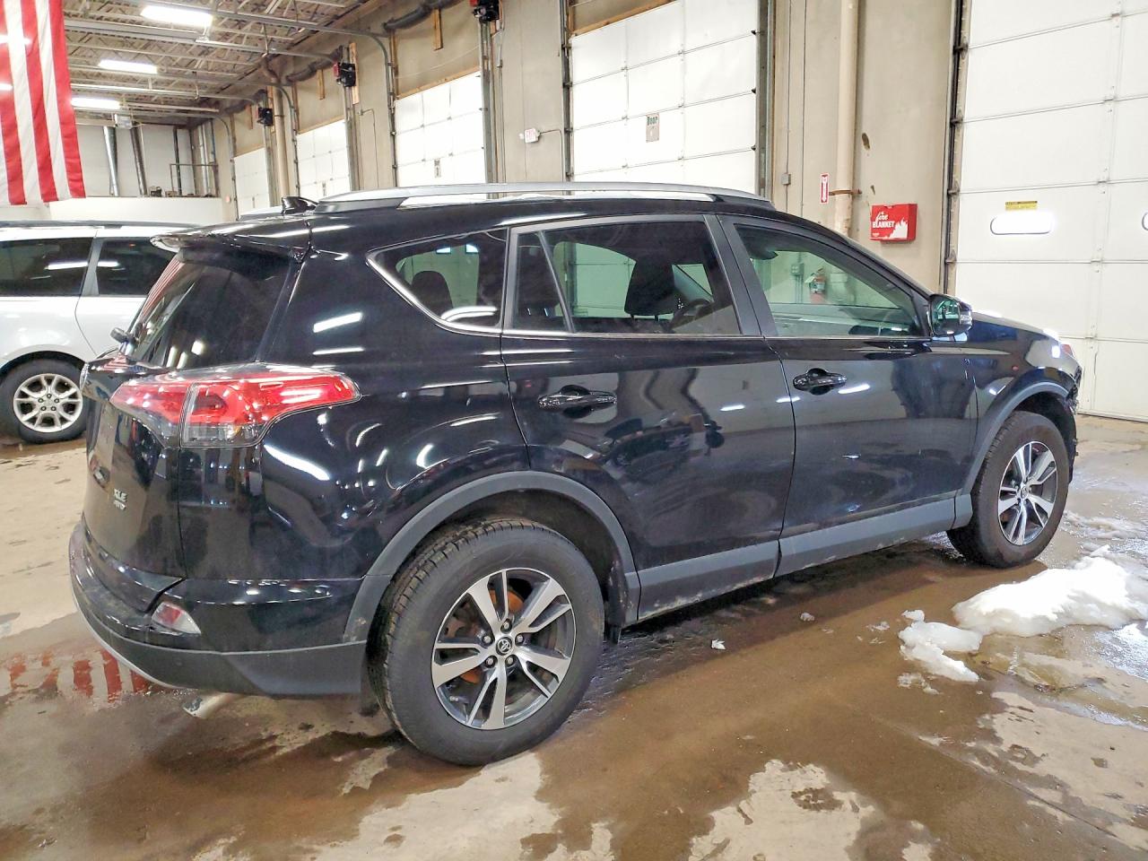 2018 TOYOTA RAV4 XLE photo 3