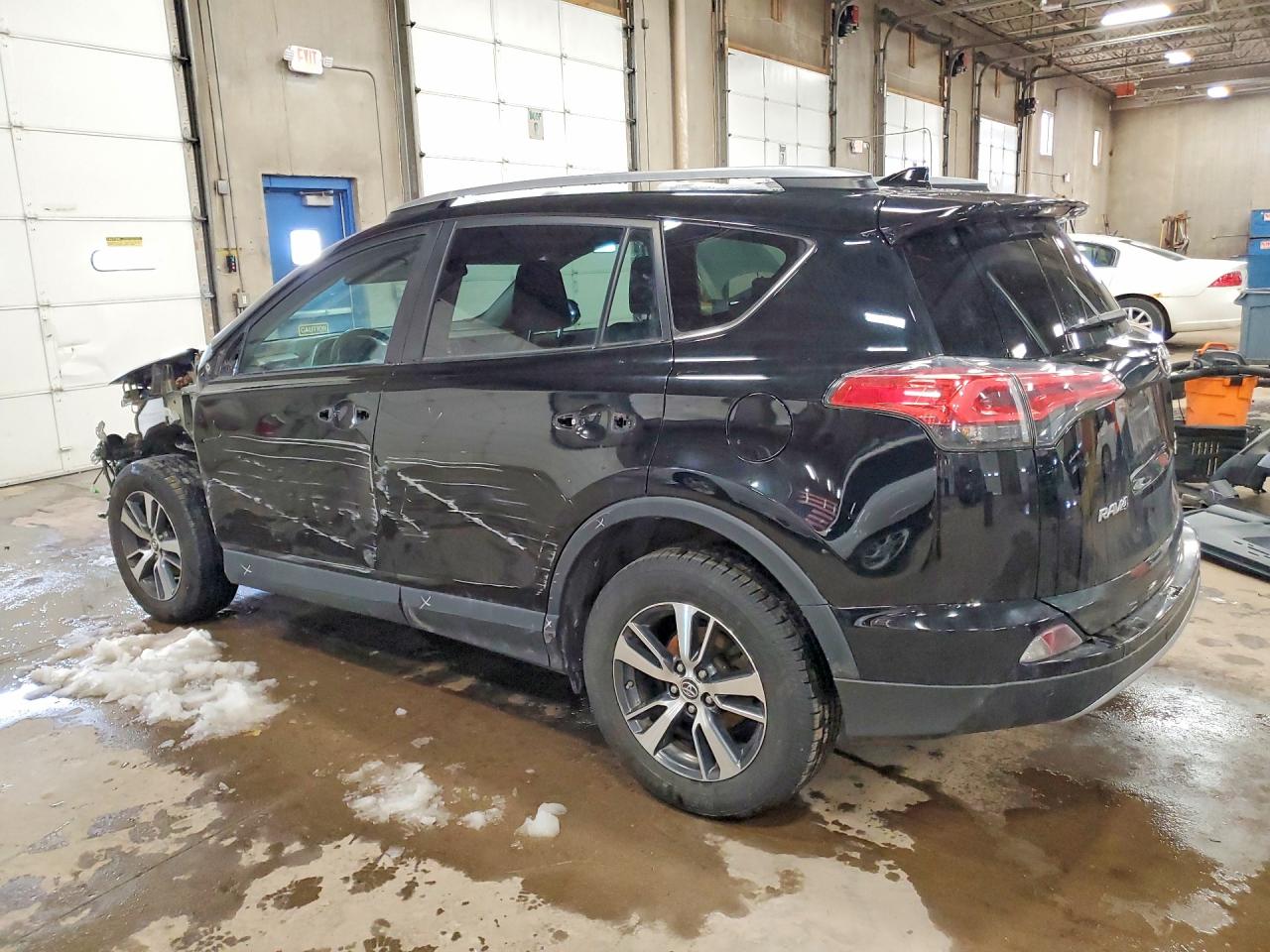 2018 TOYOTA RAV4 XLE photo 2
