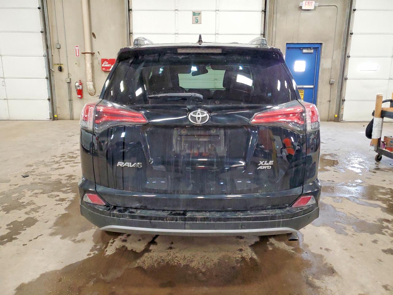 2018 TOYOTA RAV4 XLE photo 6