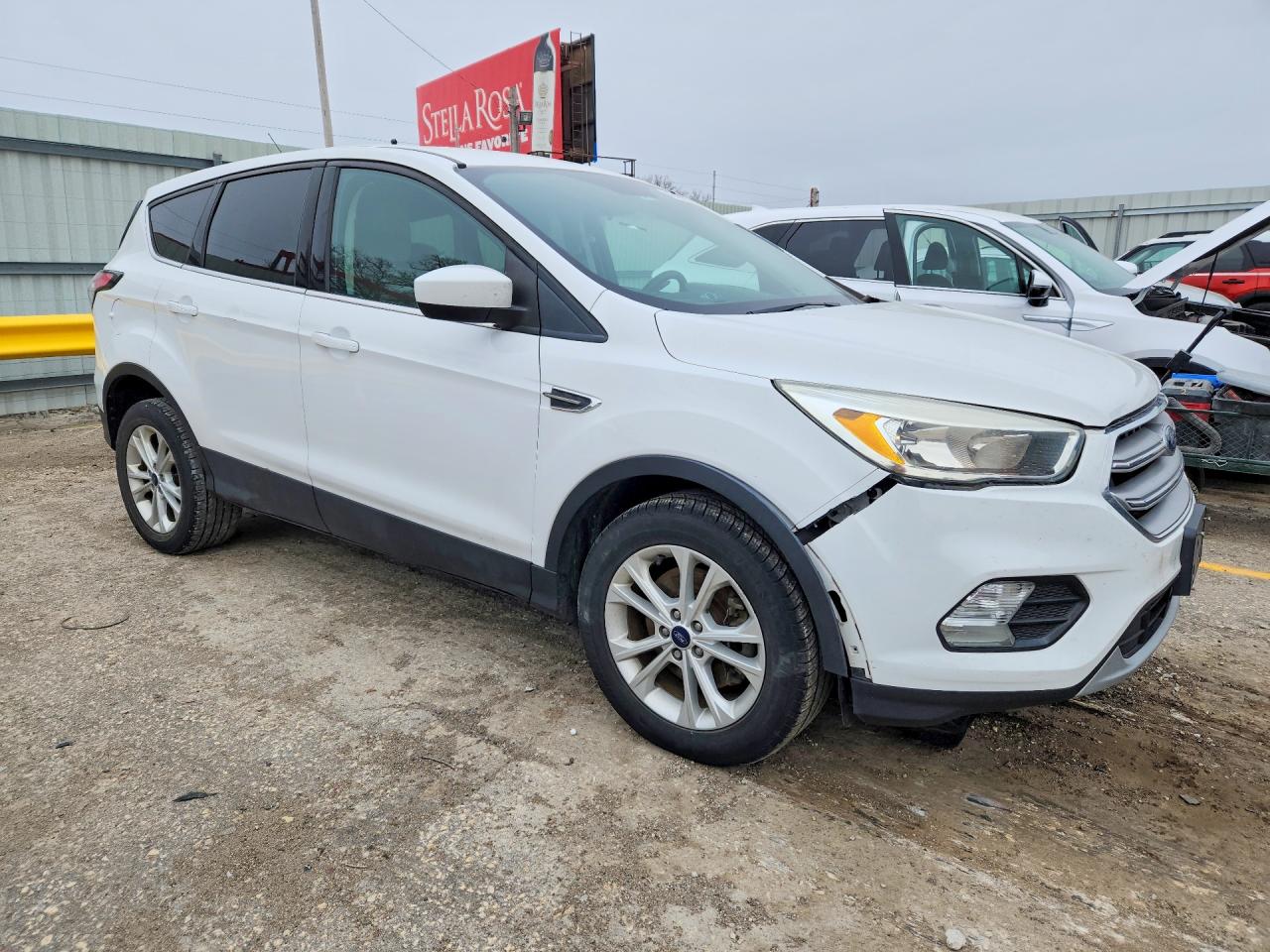 2017 FORD ESCAPE SE photo 4