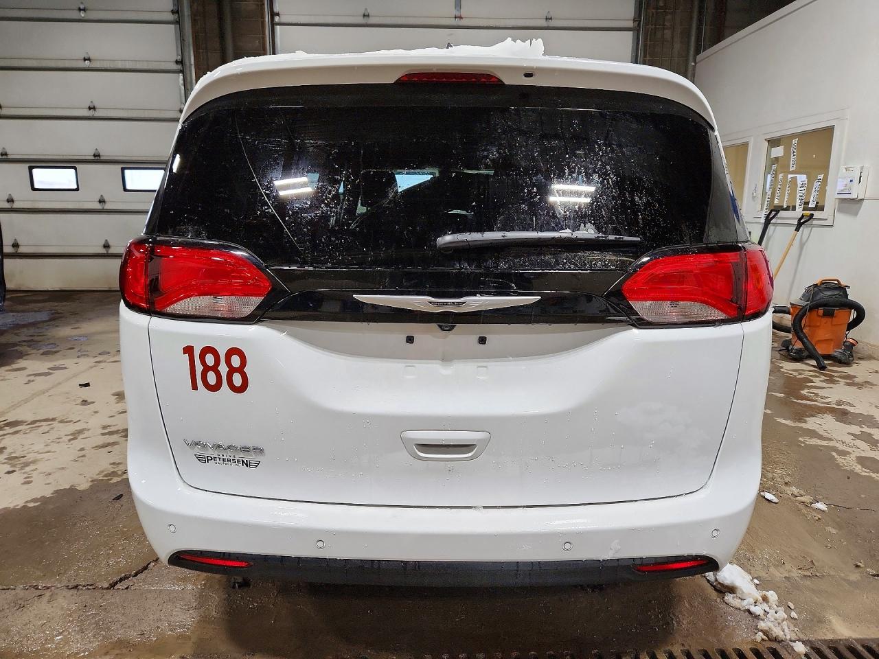 2025 CHRYSLER VOYAGER LX photo 16