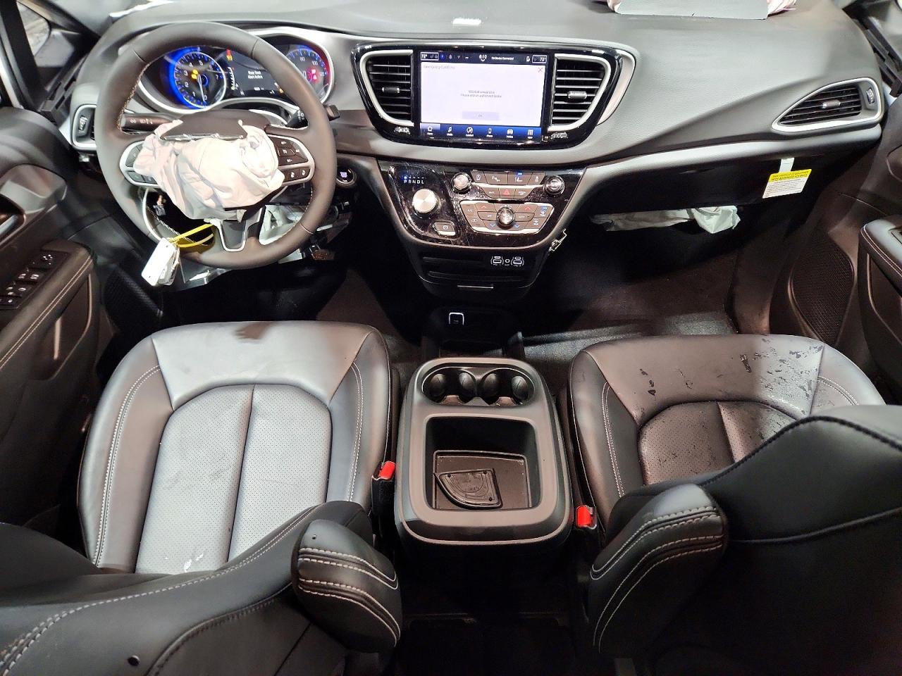 2025 CHRYSLER VOYAGER LX photo 22