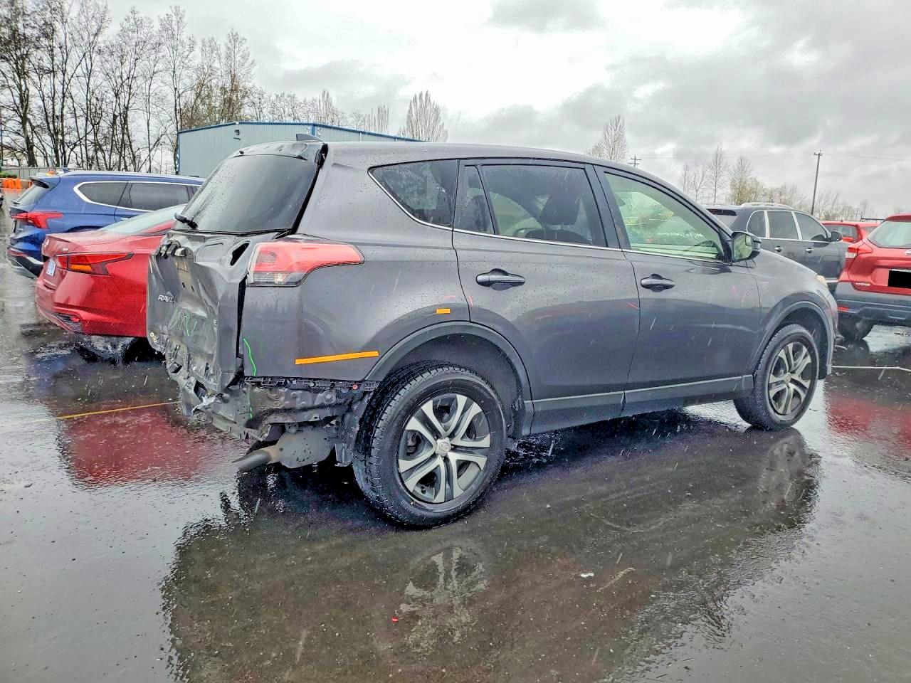 2018 TOYOTA RAV4 LE photo 7