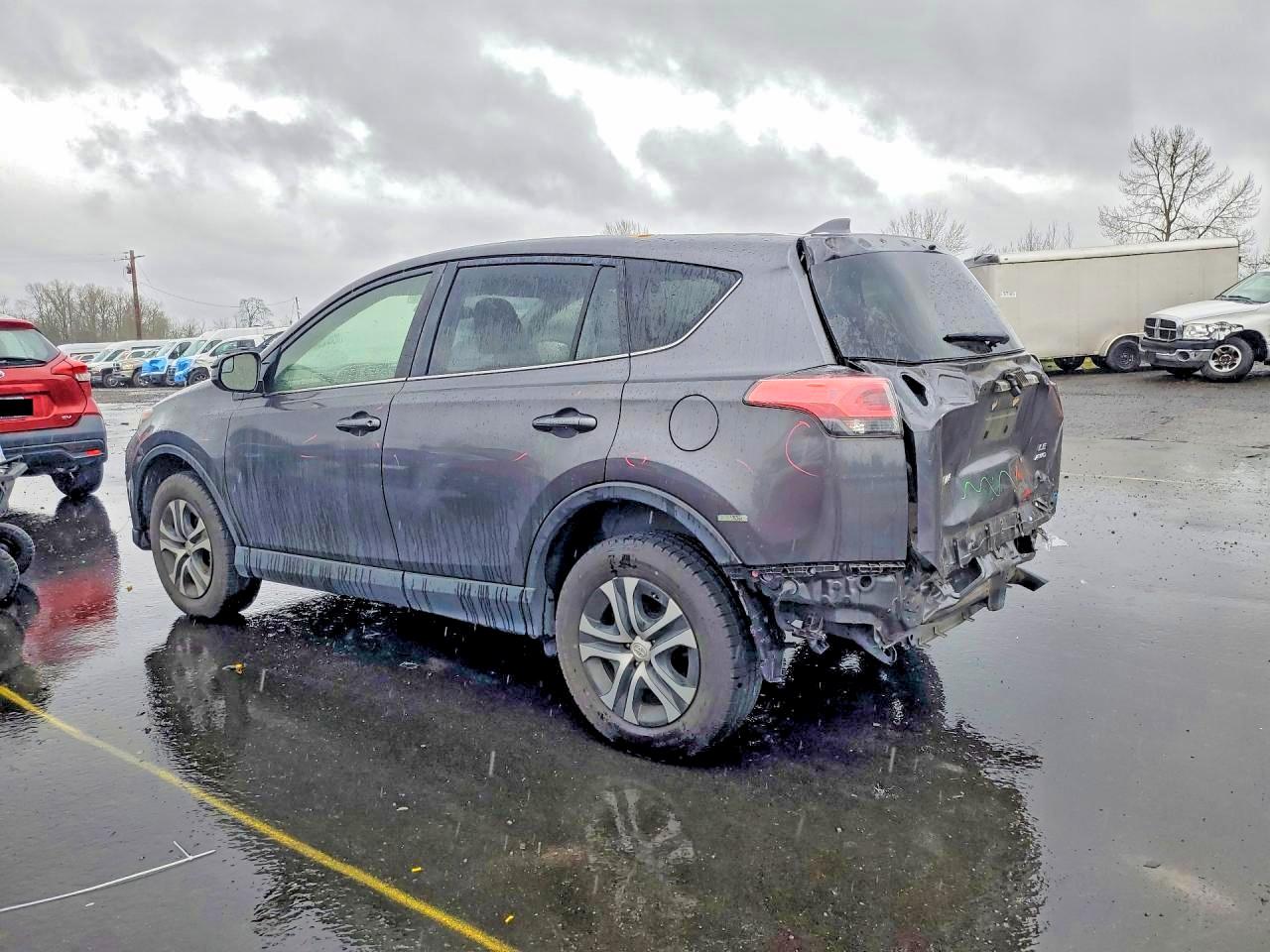 2018 TOYOTA RAV4 LE photo 4
