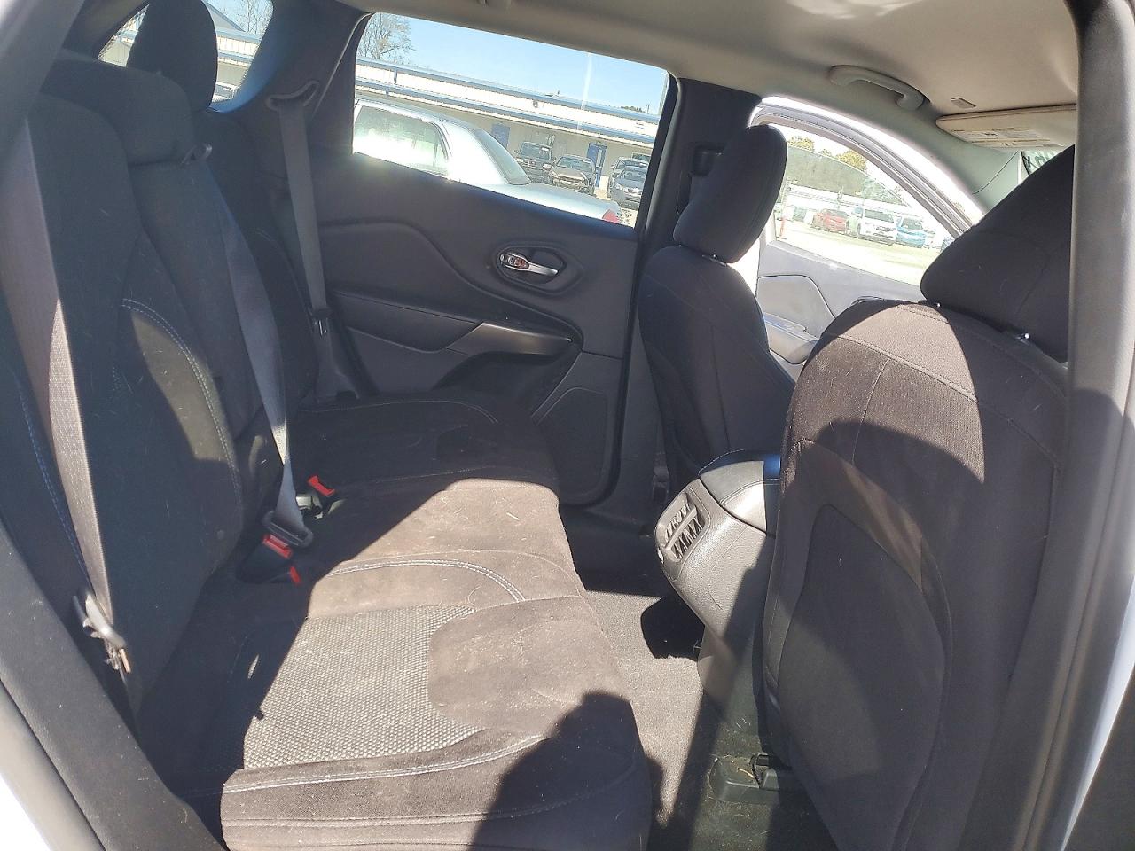 2019 JEEP CHEROKEE LATITUDE photo 21