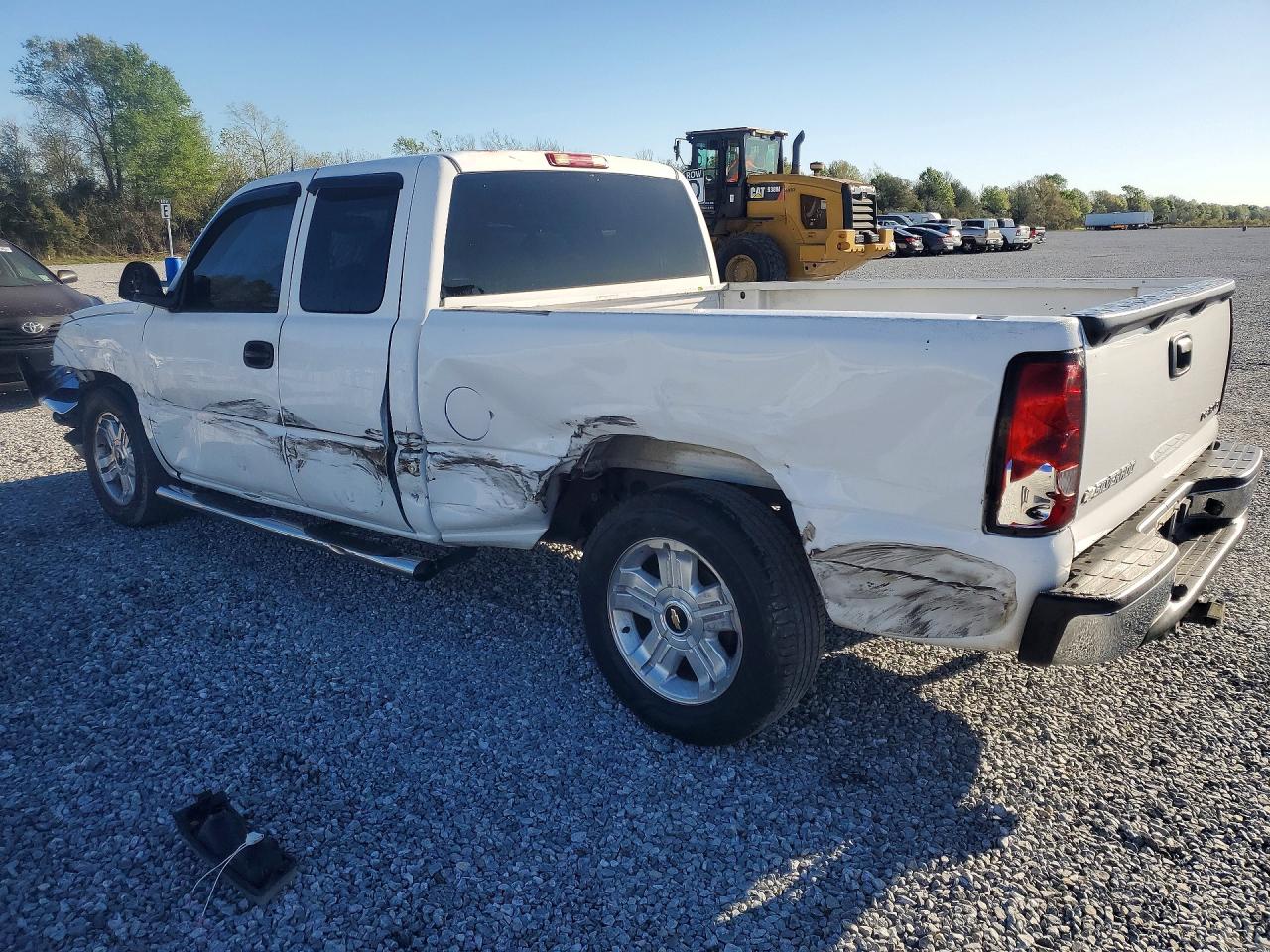 2005 CHEVROLET SILVERADO C1500 photo 2