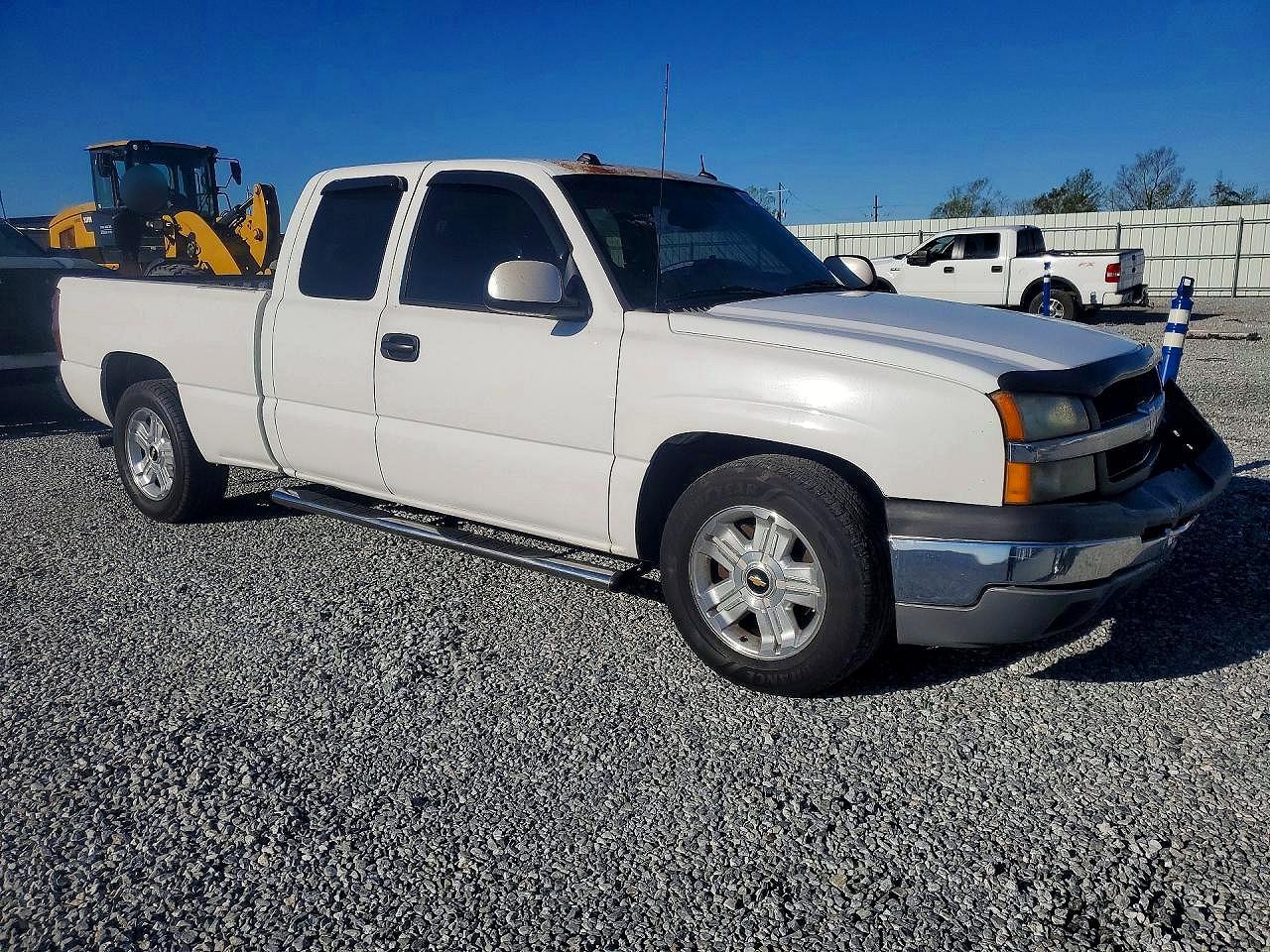 2005 CHEVROLET SILVERADO C1500 photo 4