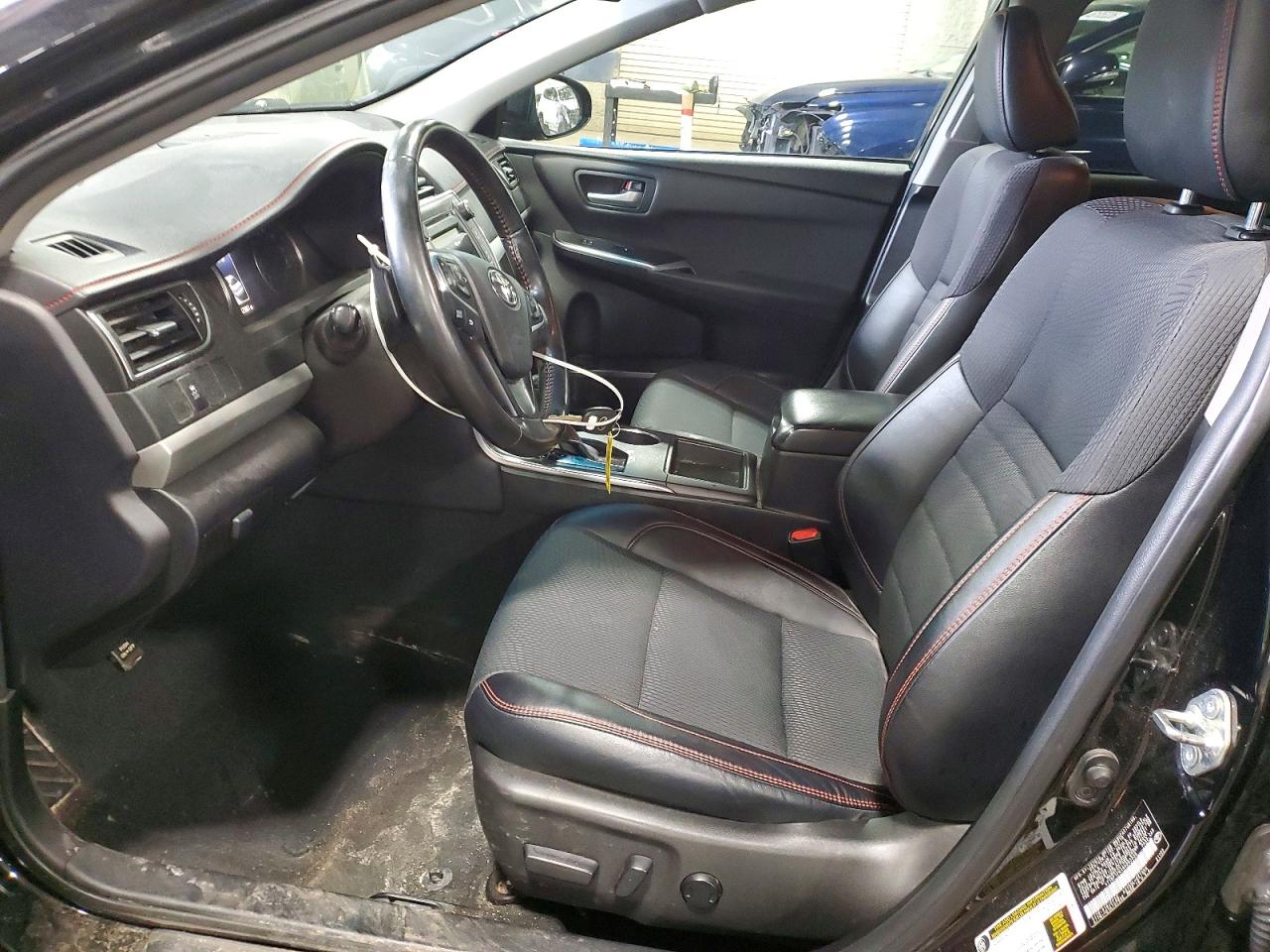 2016 TOYOTA CAMRY SE photo 19