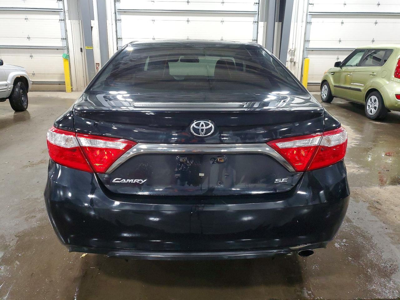 2016 TOYOTA CAMRY SE photo 16