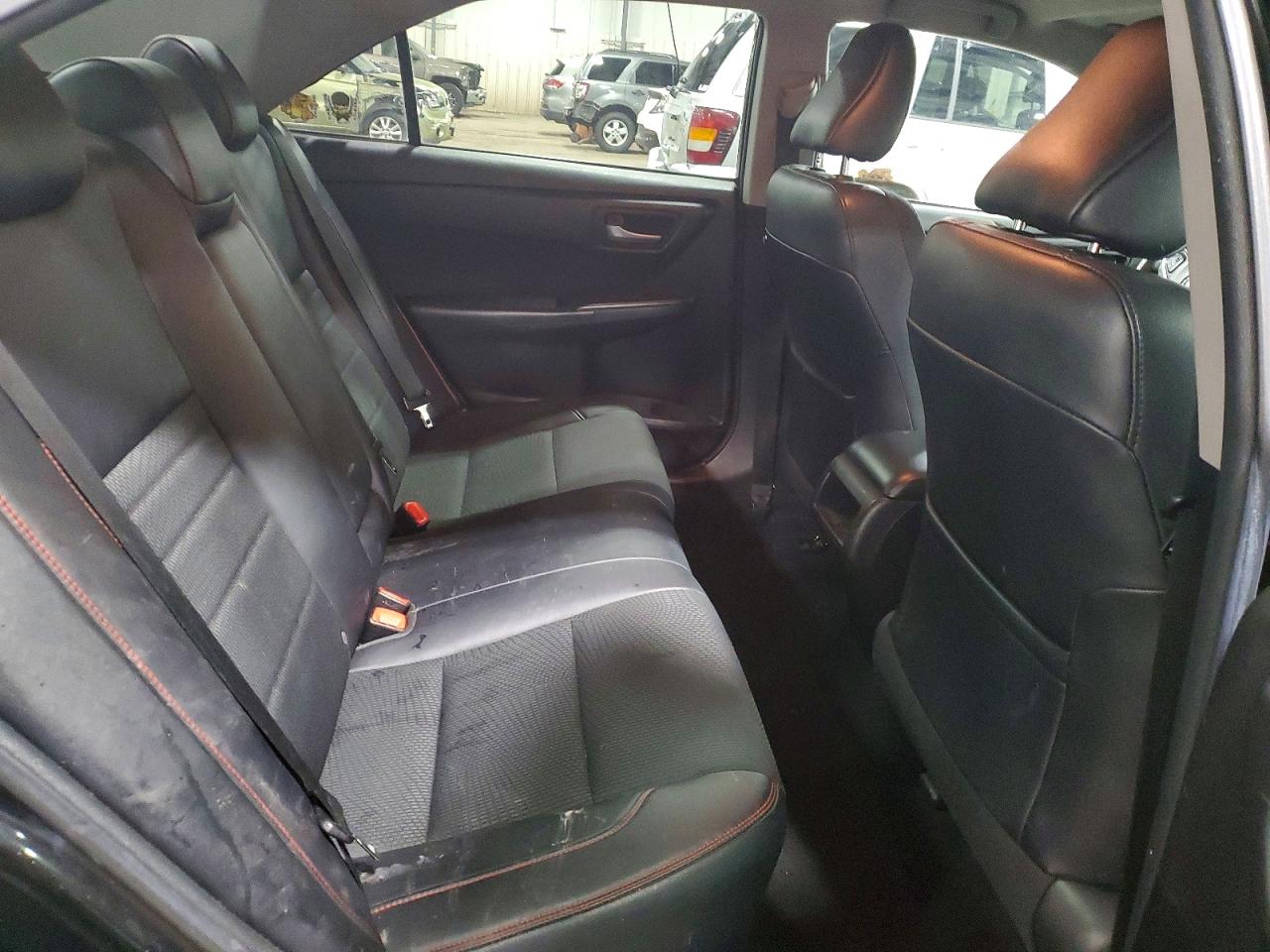 2016 TOYOTA CAMRY SE photo 28