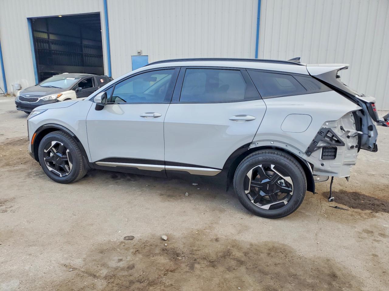 2026 KIA SPORTAGE SX photo 3