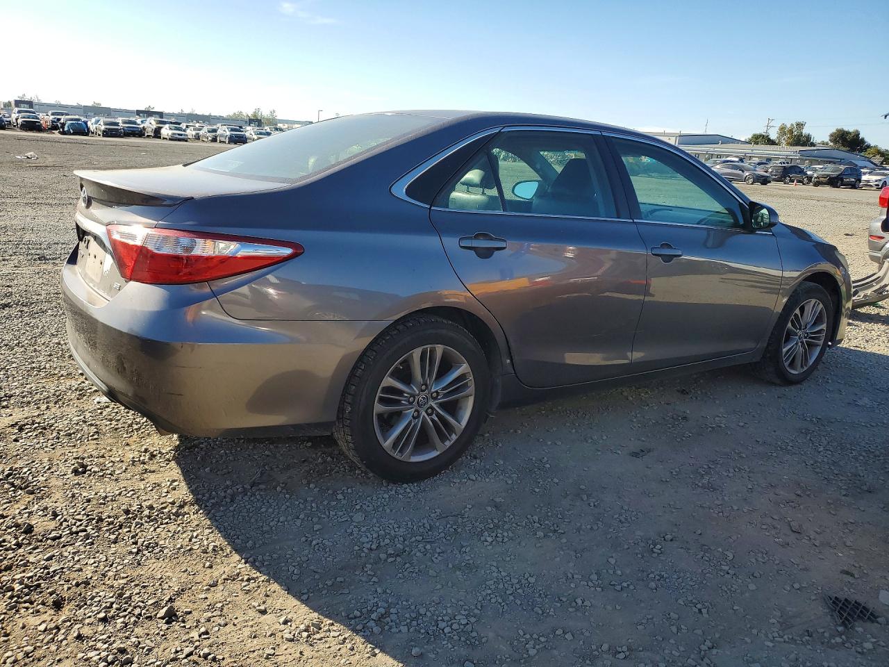 2015 TOYOTA CAMRY SE photo 3