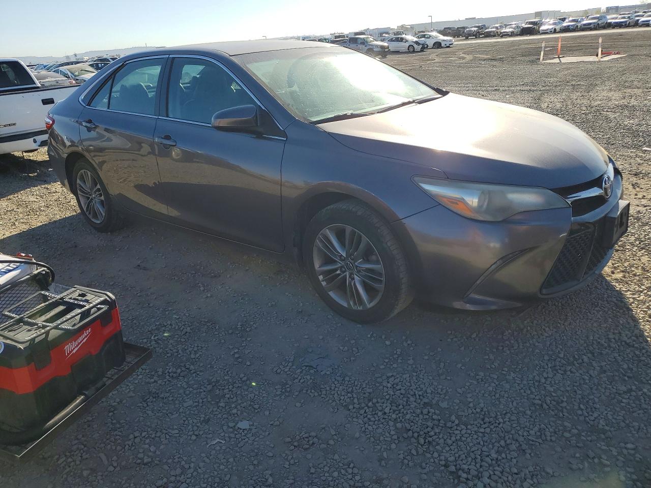 2015 TOYOTA CAMRY SE photo 4