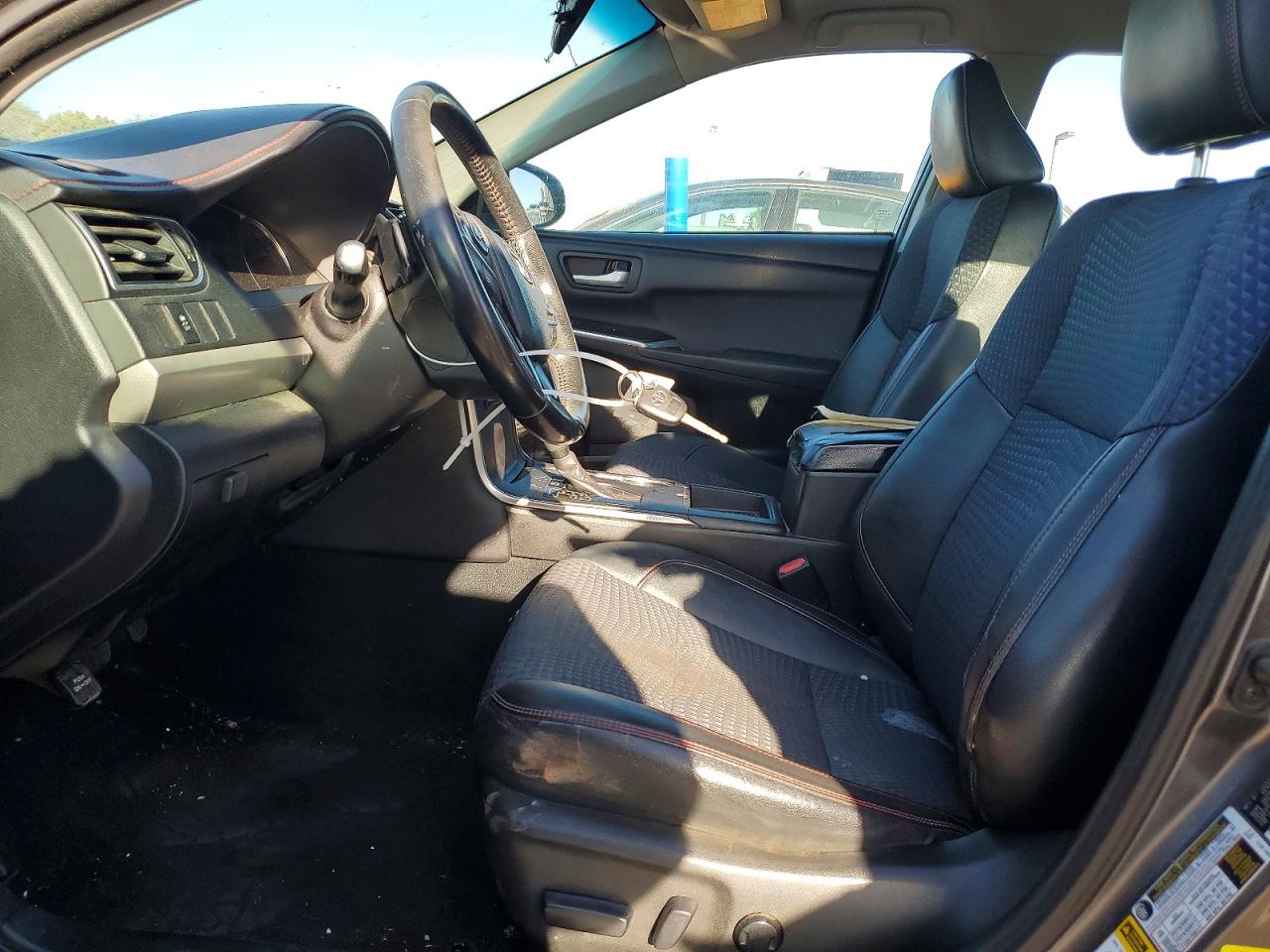 2015 TOYOTA CAMRY SE photo 7