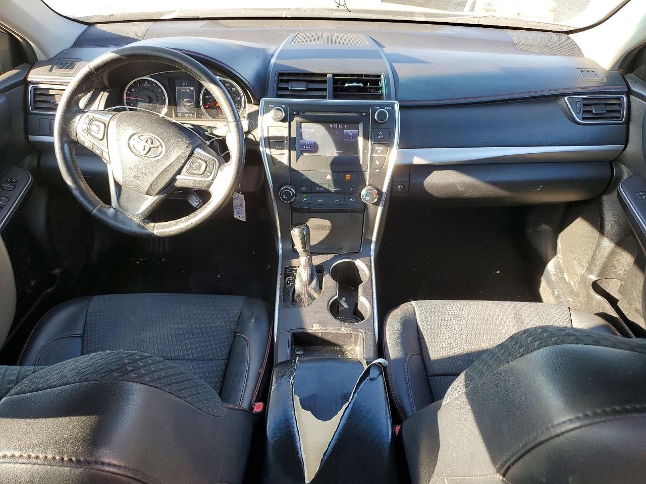 2015 TOYOTA CAMRY SE photo 8