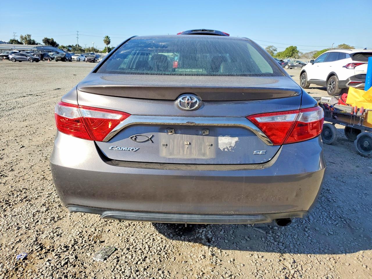 2015 TOYOTA CAMRY SE photo 6