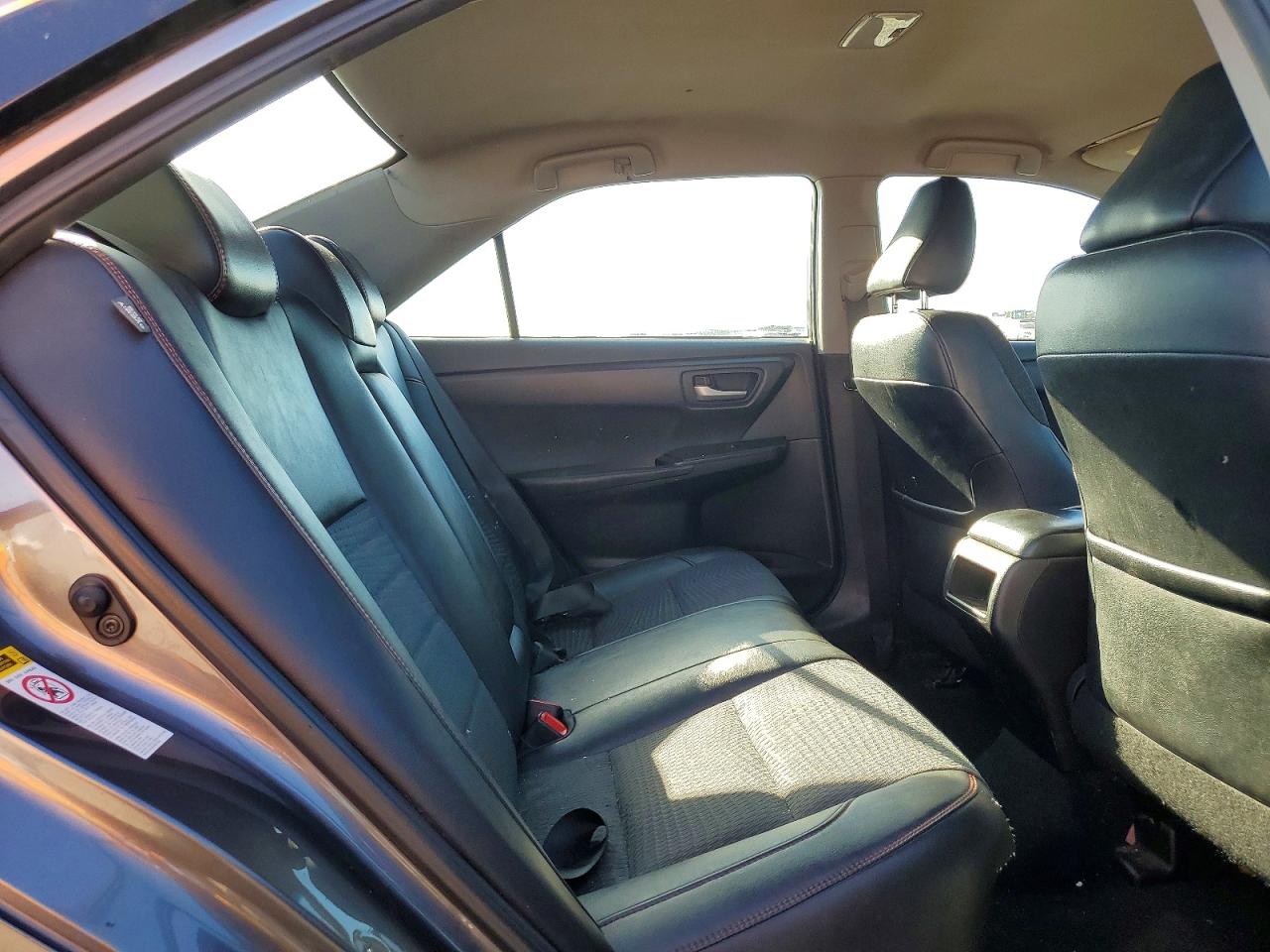 2015 TOYOTA CAMRY SE photo 10