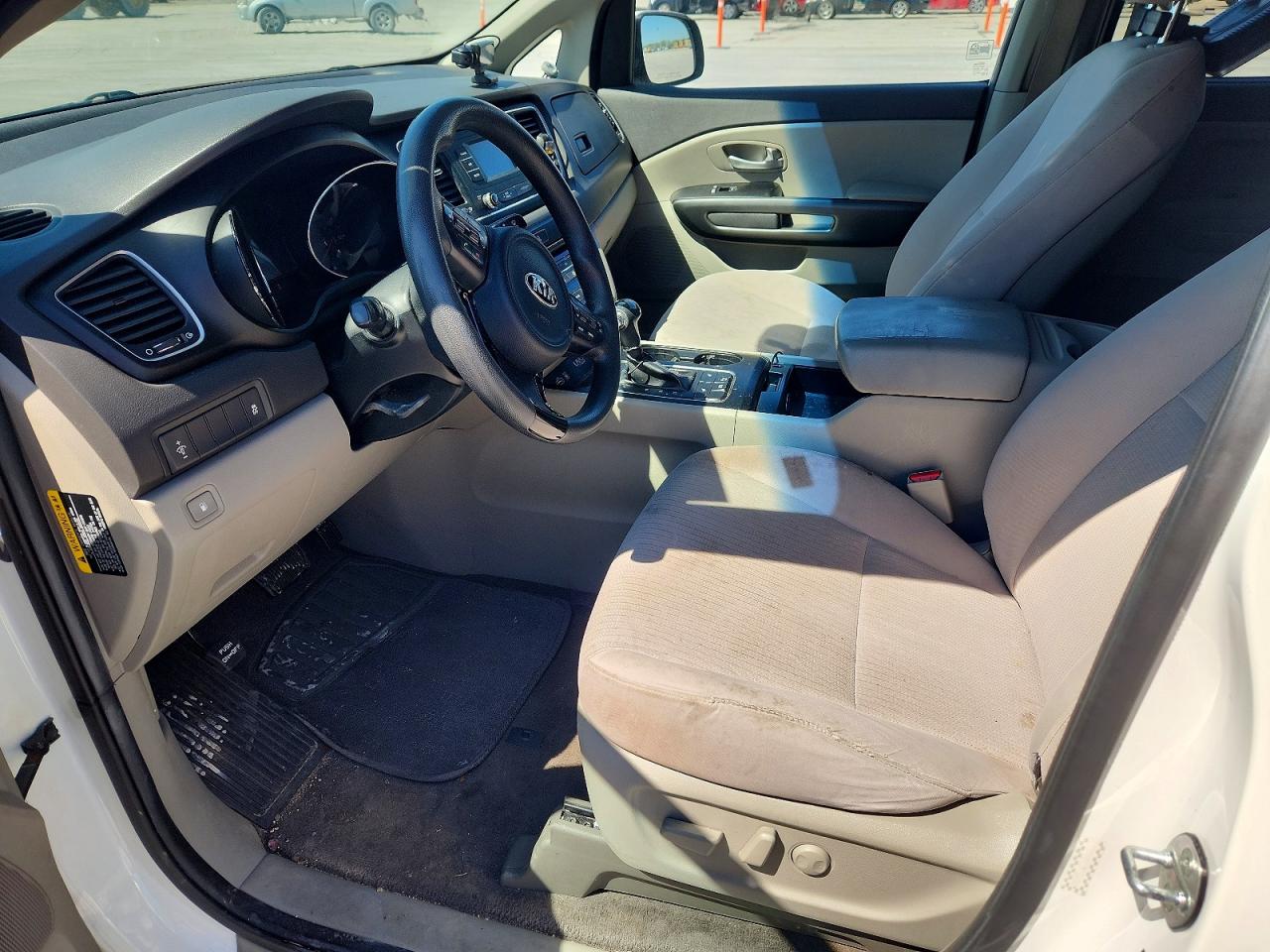 2016 KIA SEDONA LX photo 19