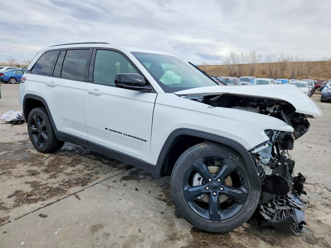 2024 JEEP GRAND CHEROKEE LAREDO photo 4