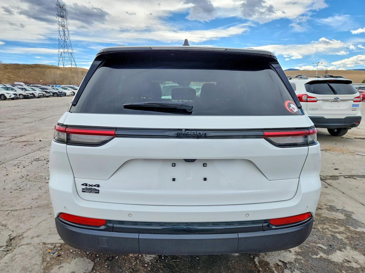2024 JEEP GRAND CHEROKEE LAREDO photo 6