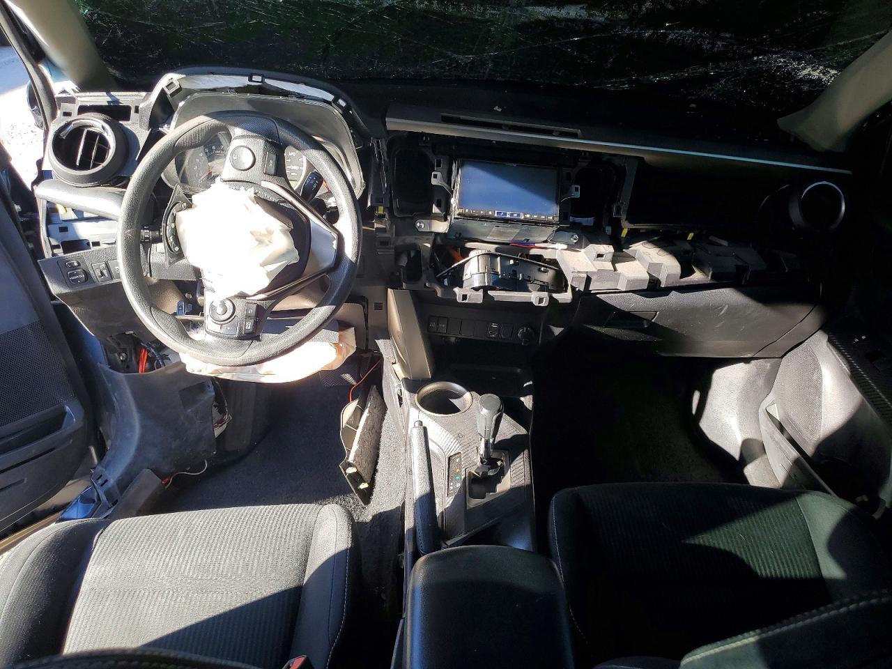 2013 TOYOTA RAV4 XLE photo 22