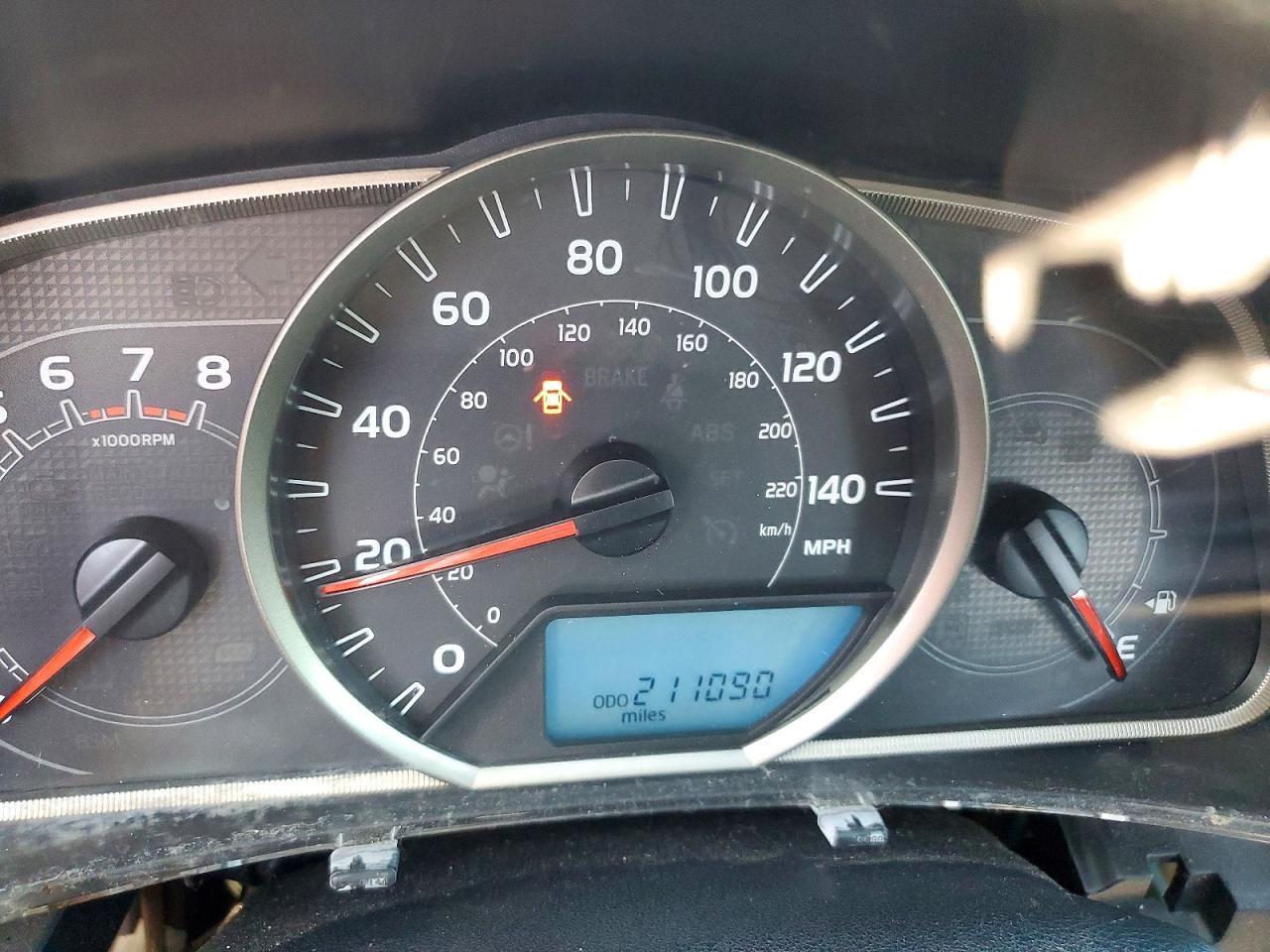 2013 TOYOTA RAV4 XLE photo 25