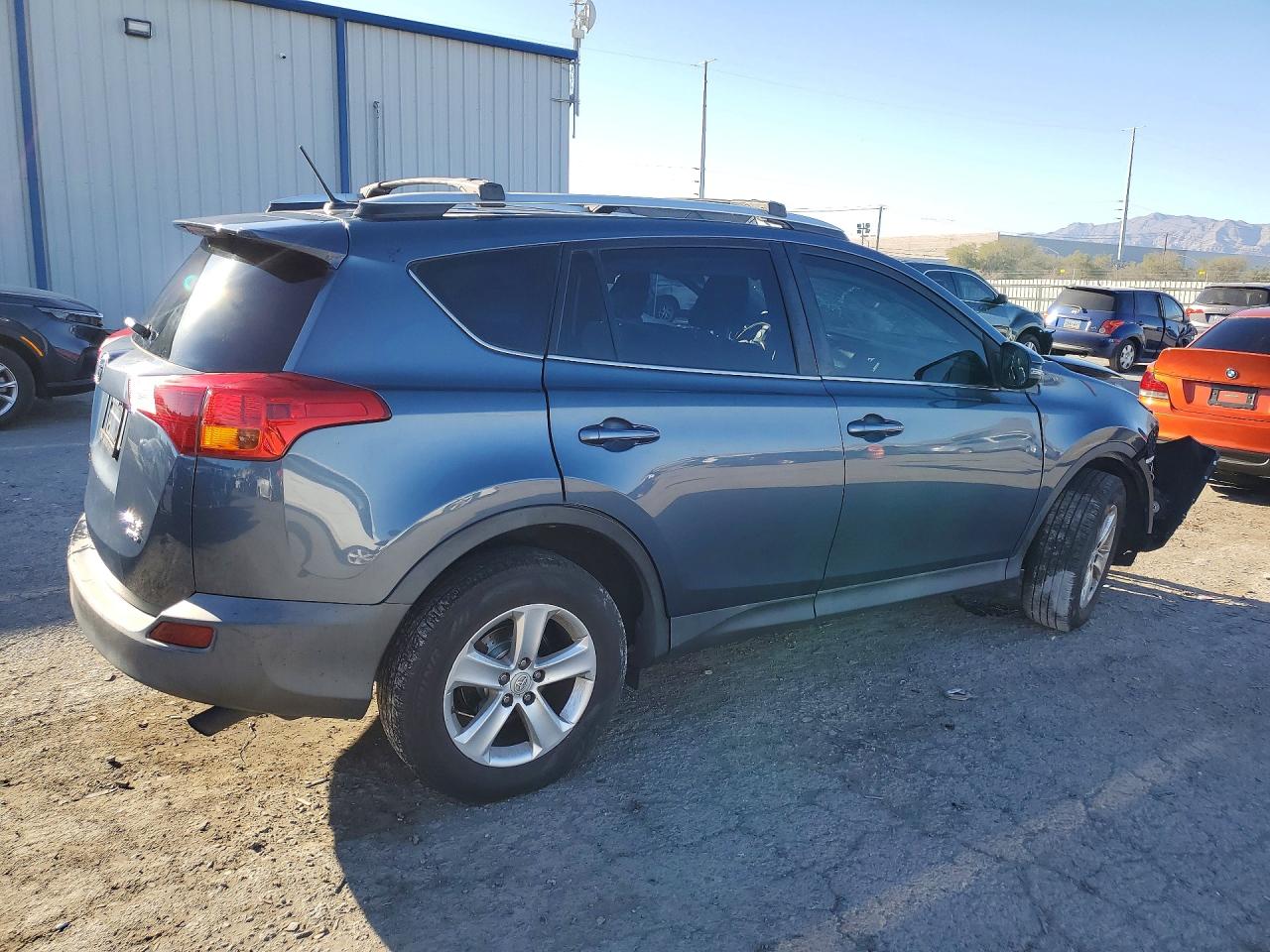 2013 TOYOTA RAV4 XLE photo 7