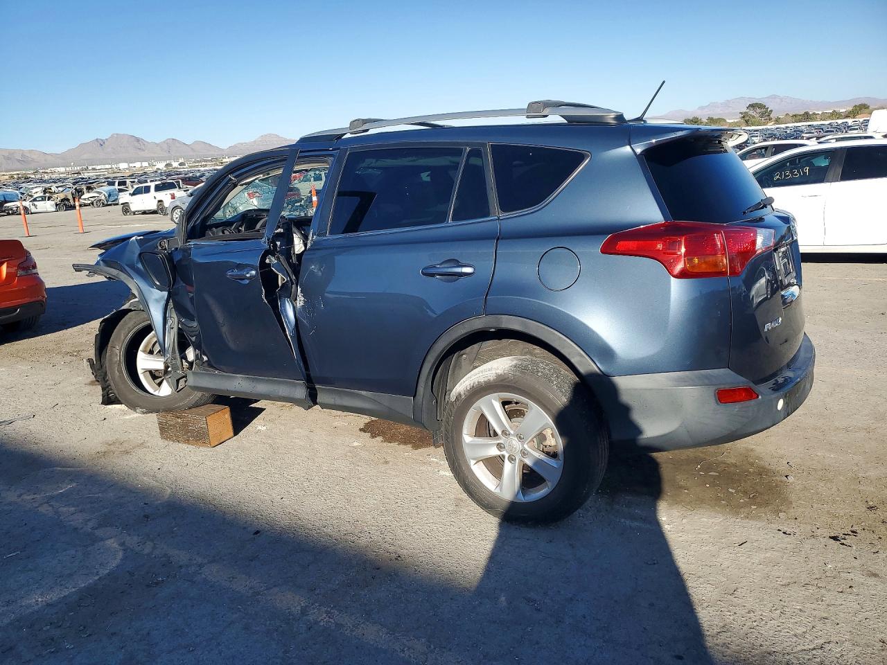 2013 TOYOTA RAV4 XLE photo 4