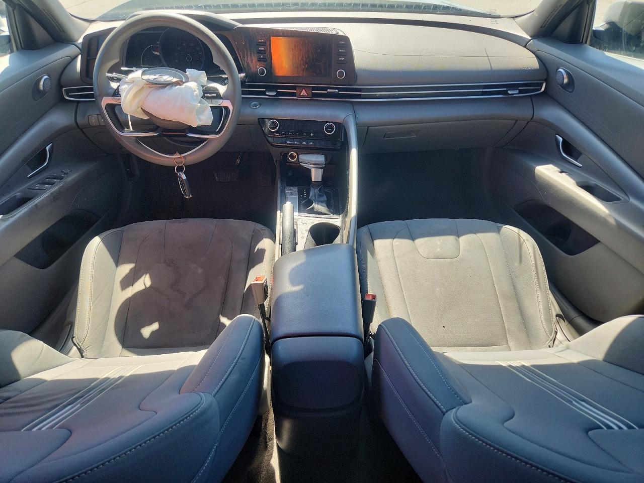 2021 HYUNDAI ELANTRA SEL photo 8
