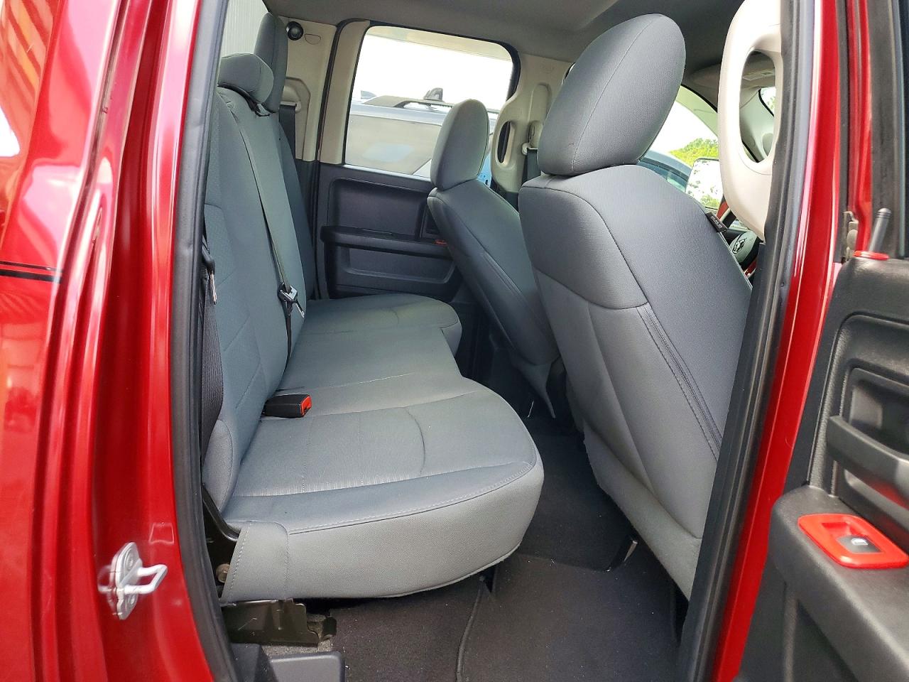 2014 RAM 1500 ST photo 19