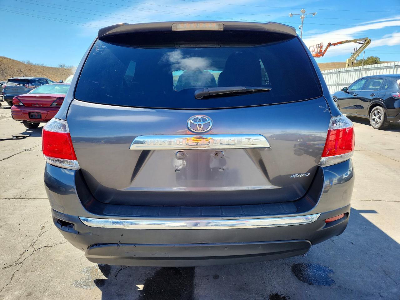 2013 TOYOTA HIGHLANDER BASE photo 11