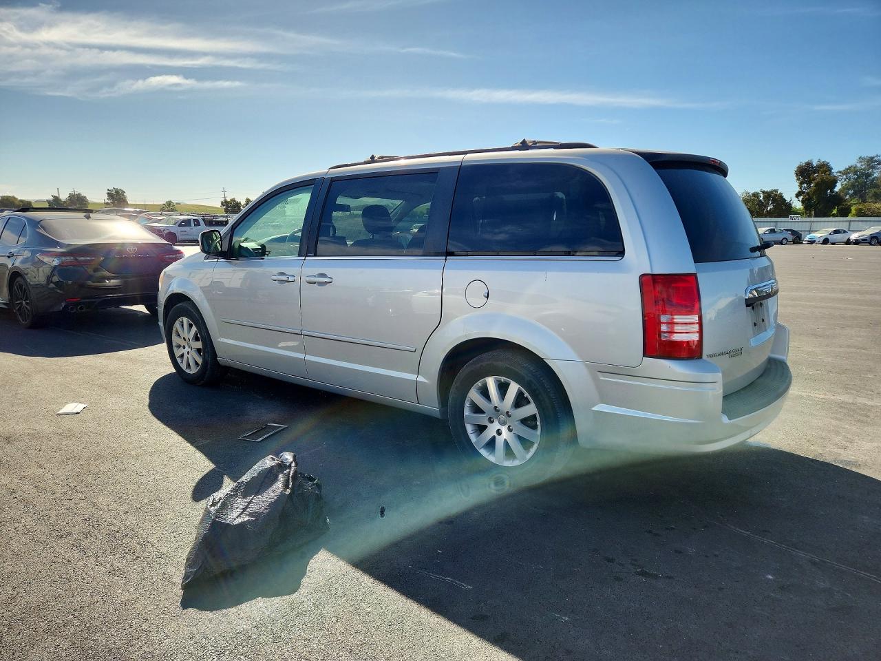 2008 CHRYSLER TOWN & COUNTRY TOURING photo 3