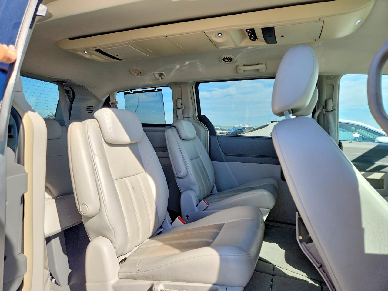 2008 CHRYSLER TOWN & COUNTRY TOURING photo 21