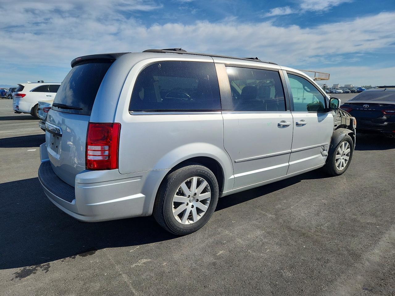 2008 CHRYSLER TOWN & COUNTRY TOURING photo 5