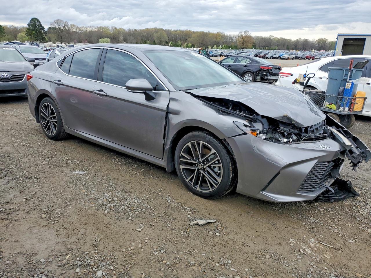 2025 TOYOTA CAMRY XLE photo 10