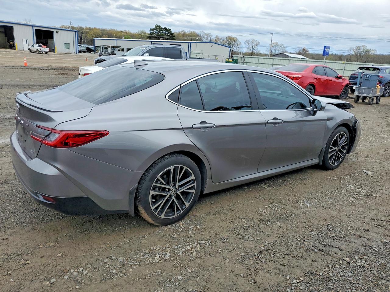 2025 TOYOTA CAMRY XLE photo 7