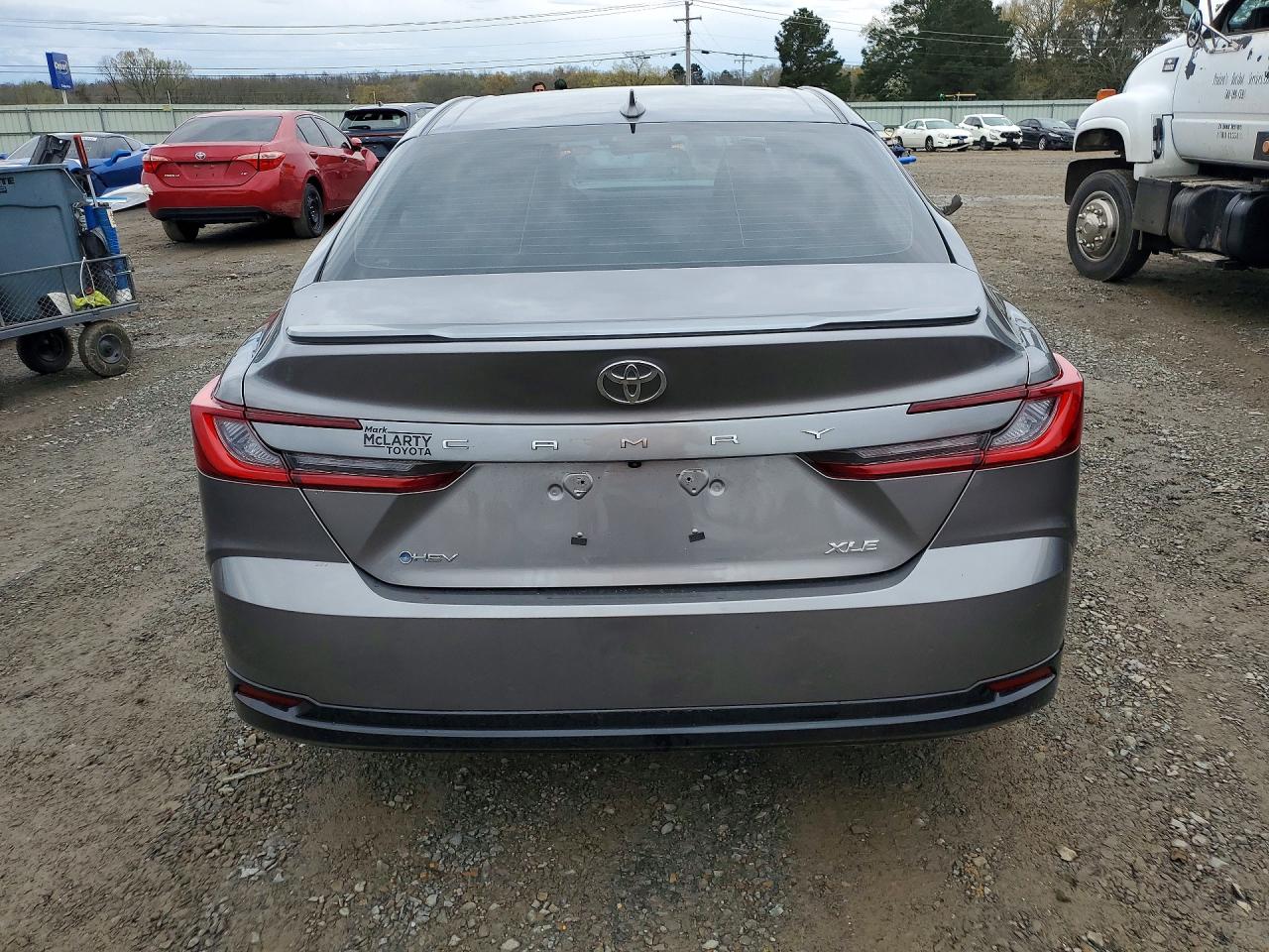 2025 TOYOTA CAMRY XLE photo 16