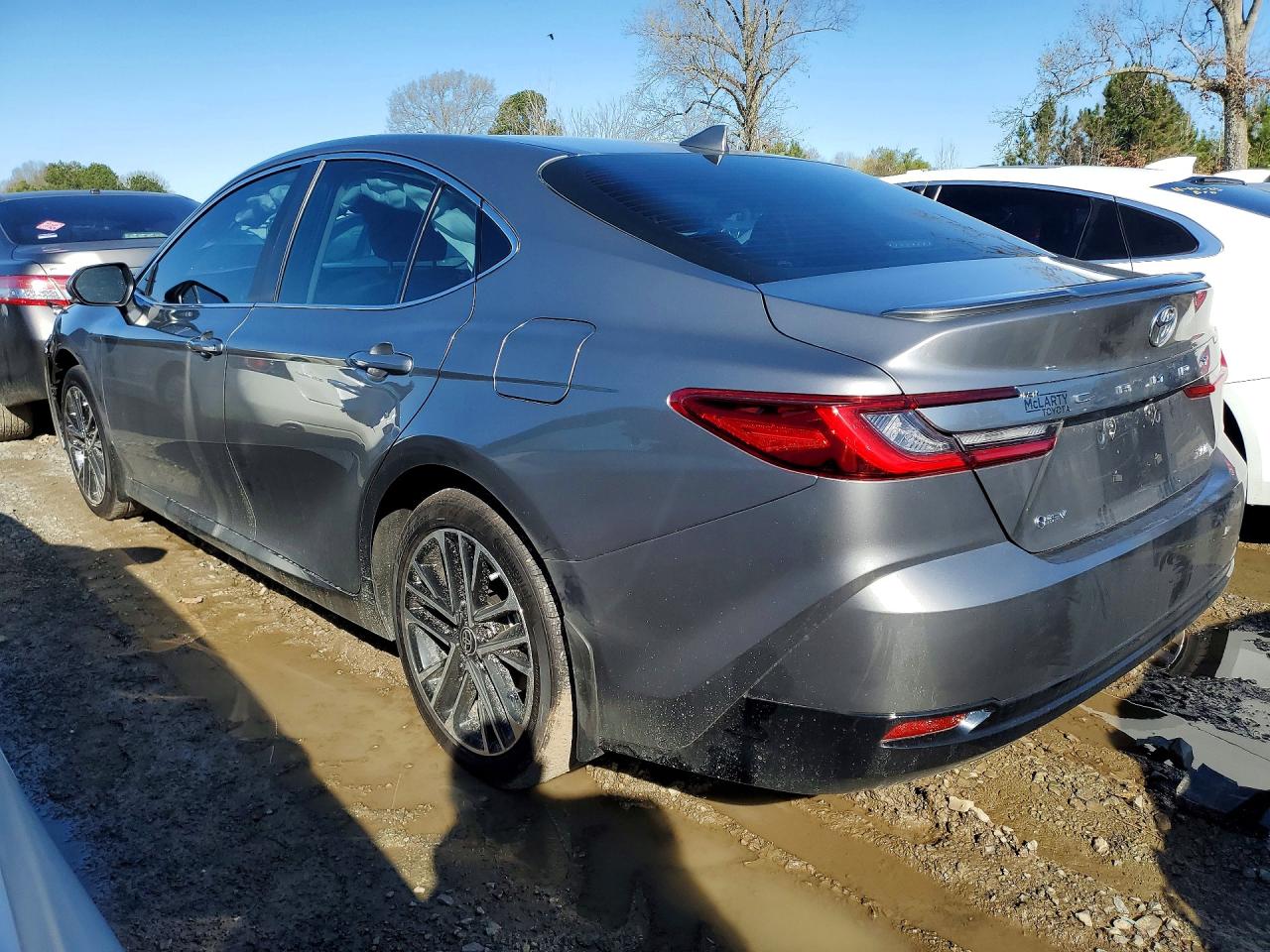 2025 TOYOTA CAMRY XLE photo 4