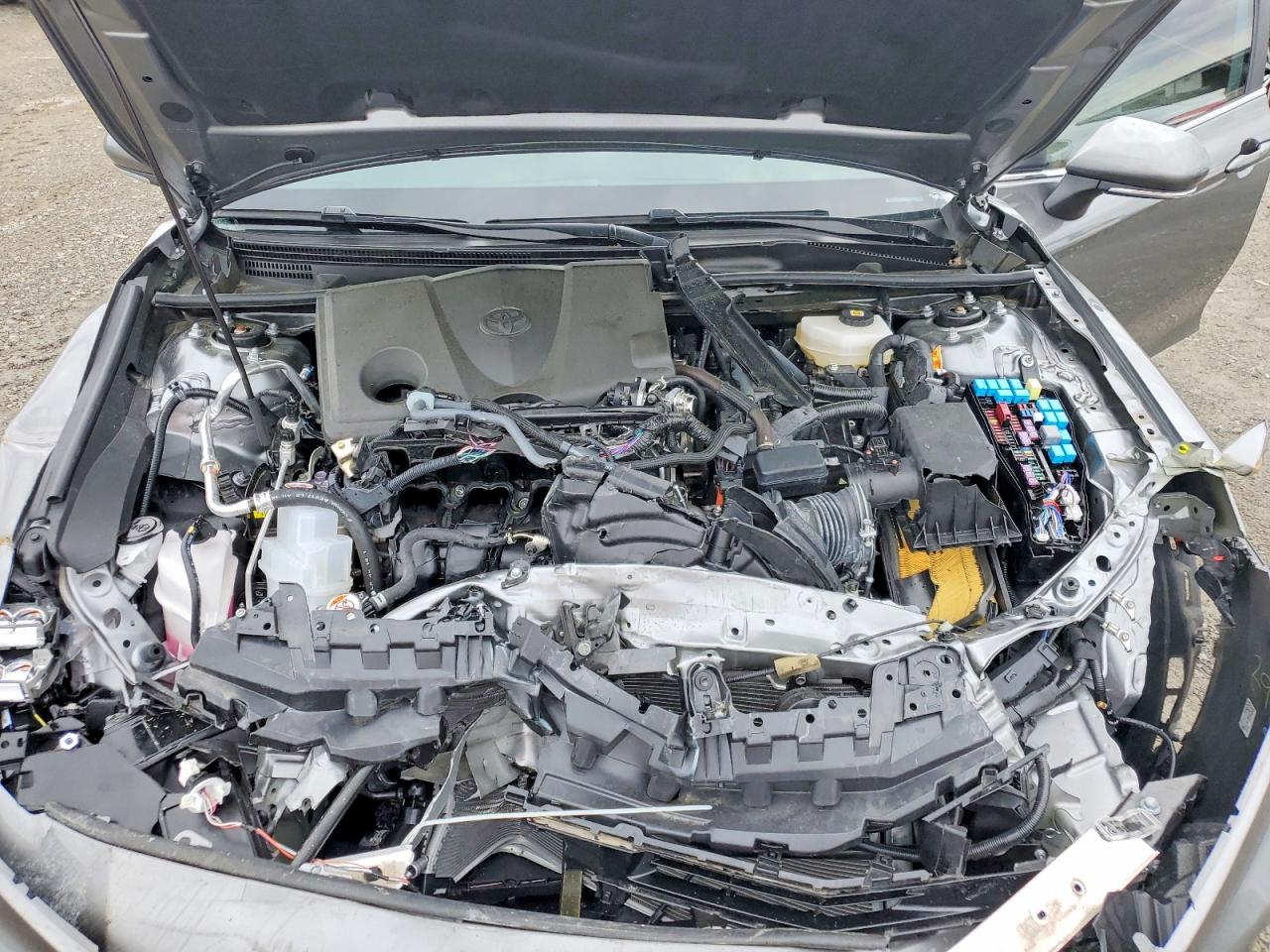 2025 TOYOTA CAMRY XLE photo 31