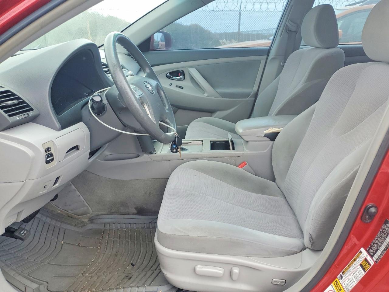 2010 TOYOTA CAMRY LE photo 19