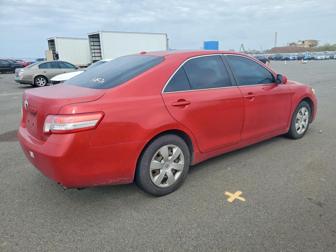 2010 TOYOTA CAMRY LE photo 7