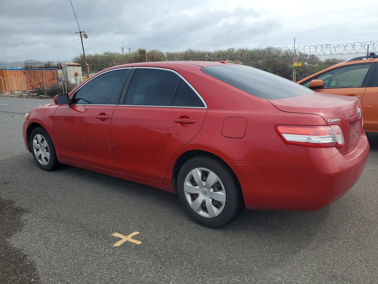 2010 TOYOTA CAMRY LE photo 4