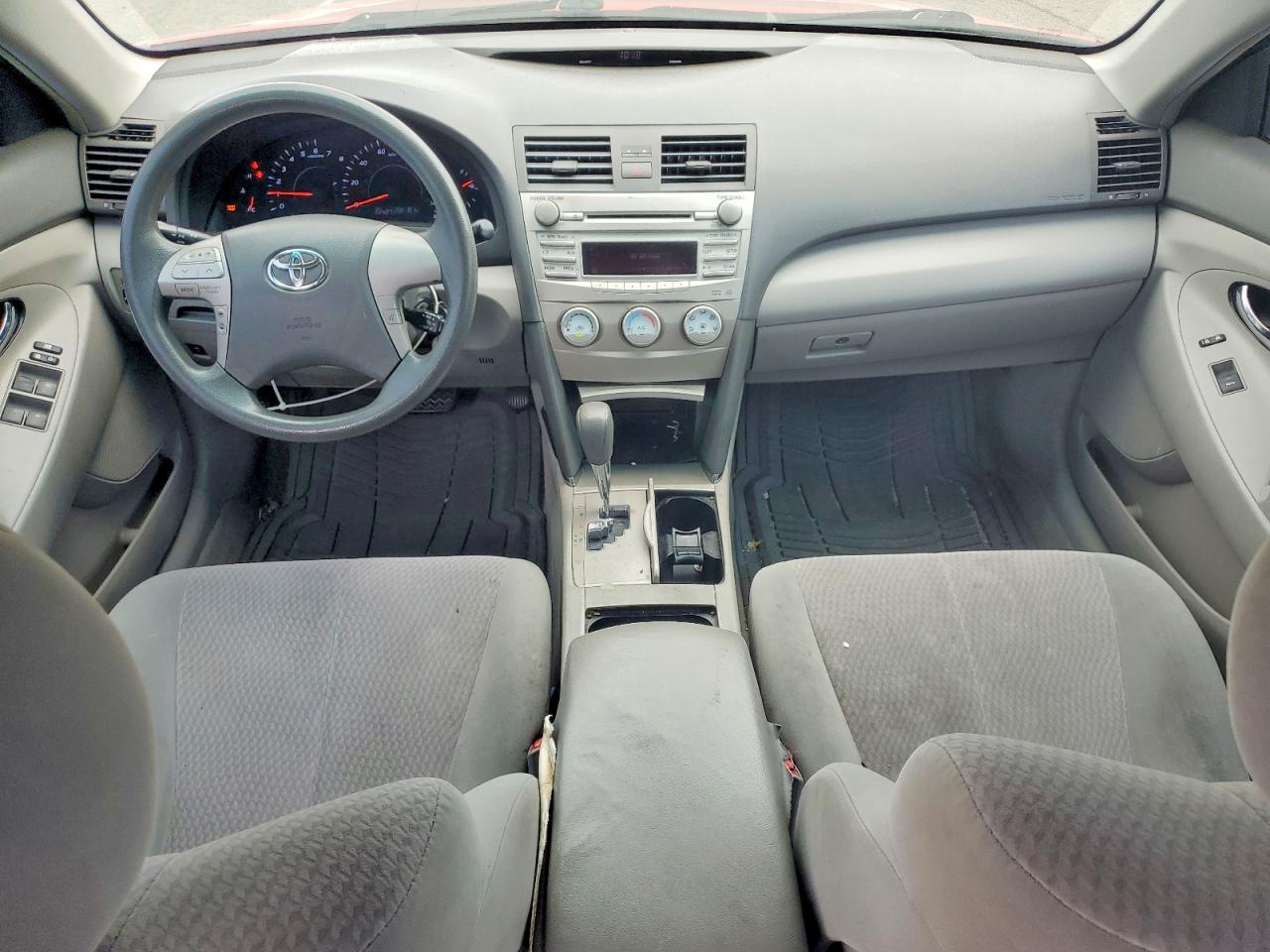 2010 TOYOTA CAMRY LE photo 22