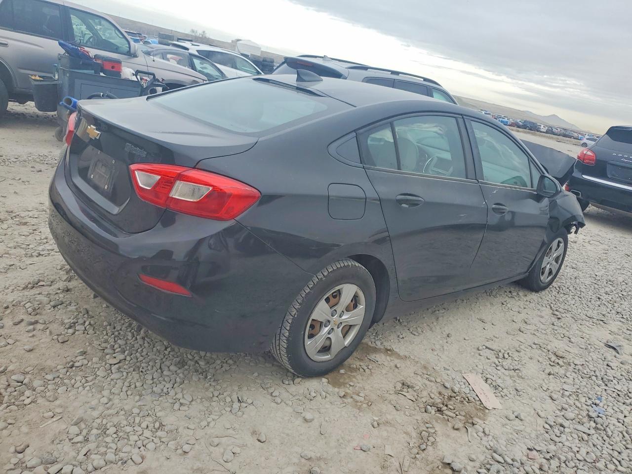 2017 CHEVROLET CRUZE LS photo 3