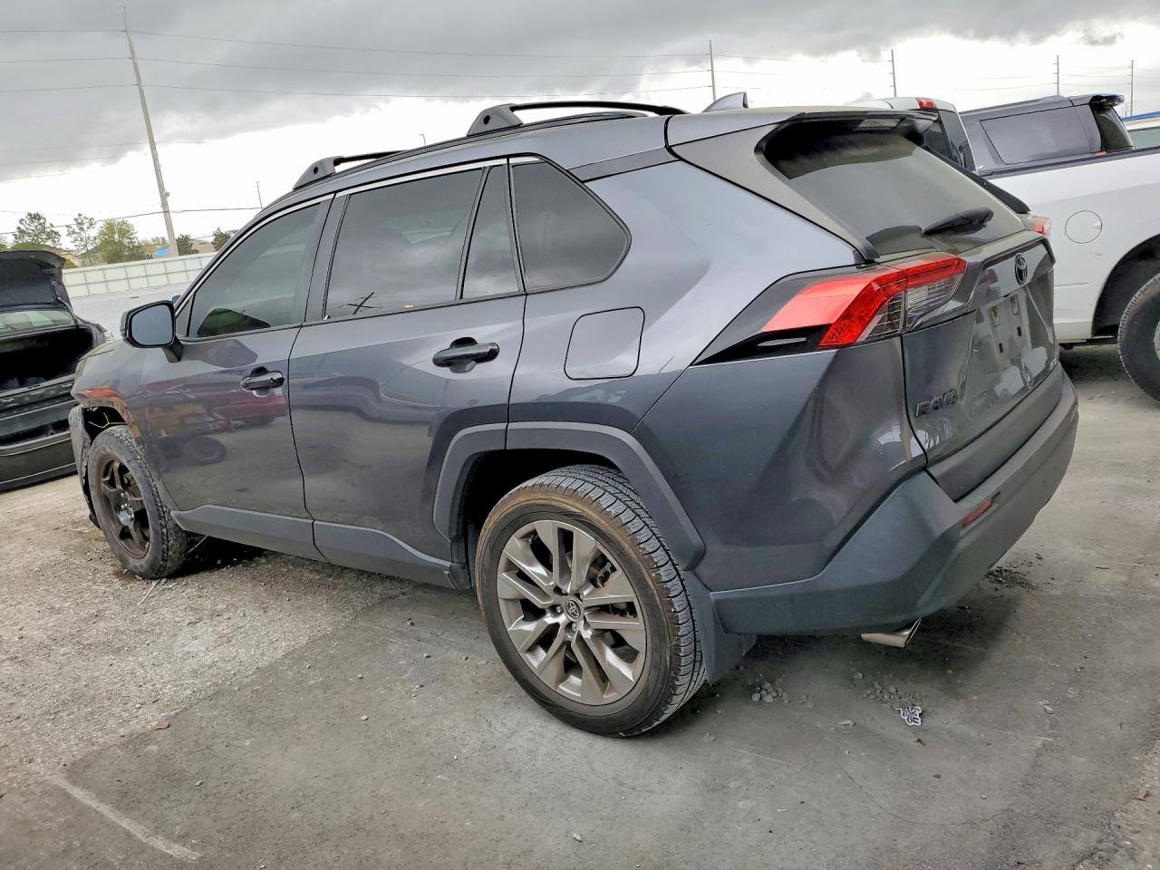 2021 TOYOTA RAV4 XLE PREMIUM photo 3