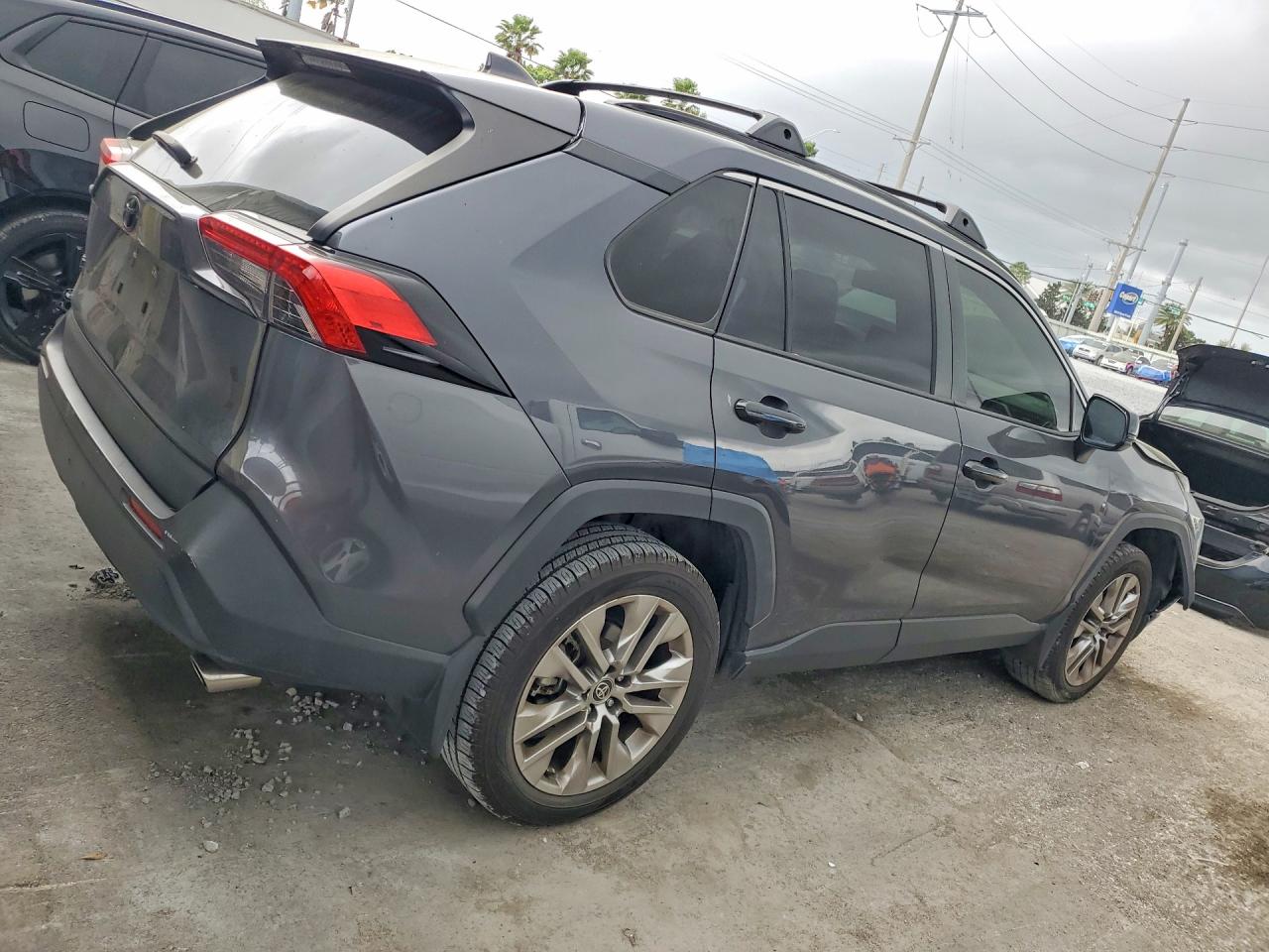2021 TOYOTA RAV4 XLE PREMIUM photo 5
