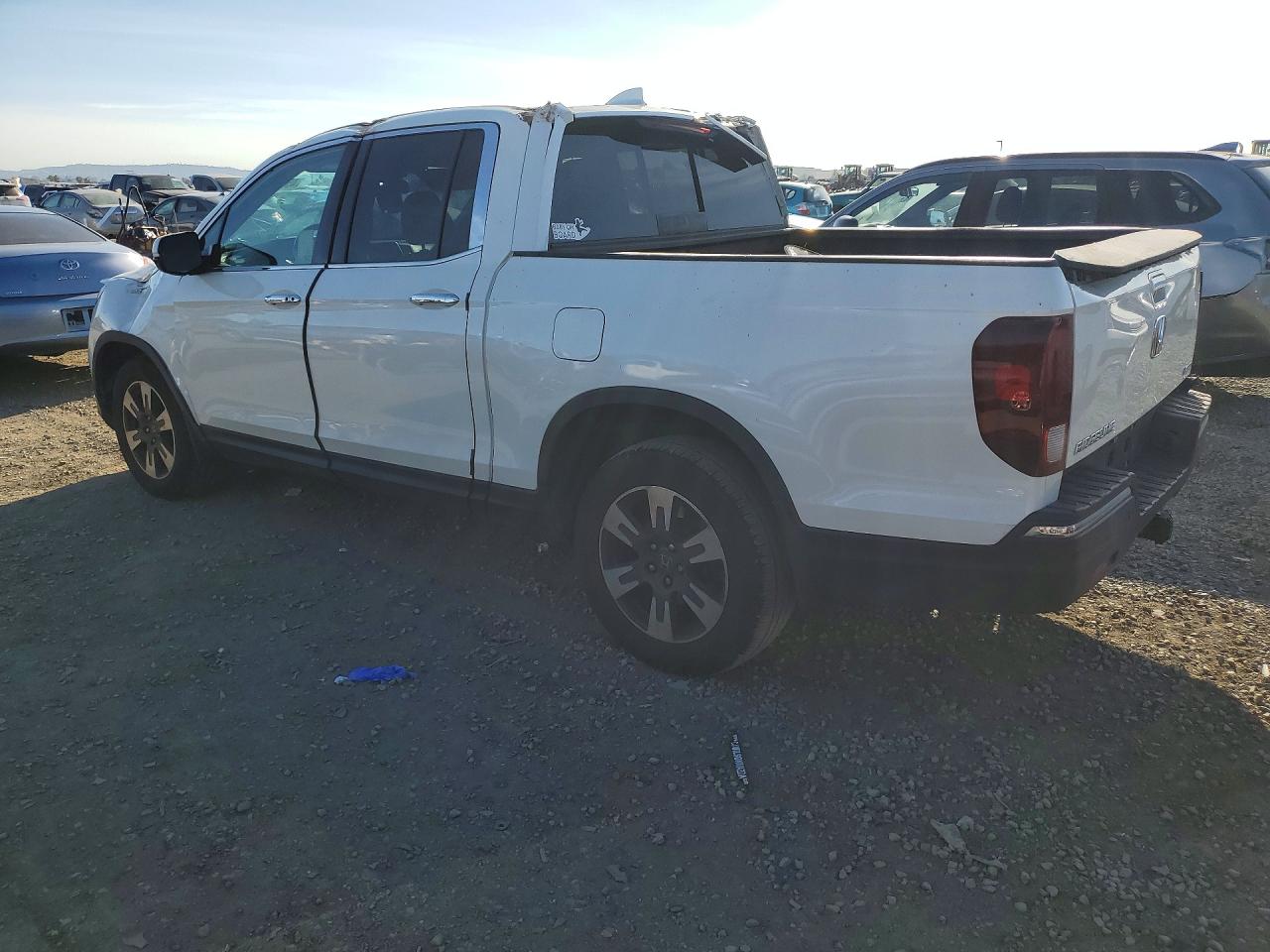 2019 HONDA RIDGELINE photo 2