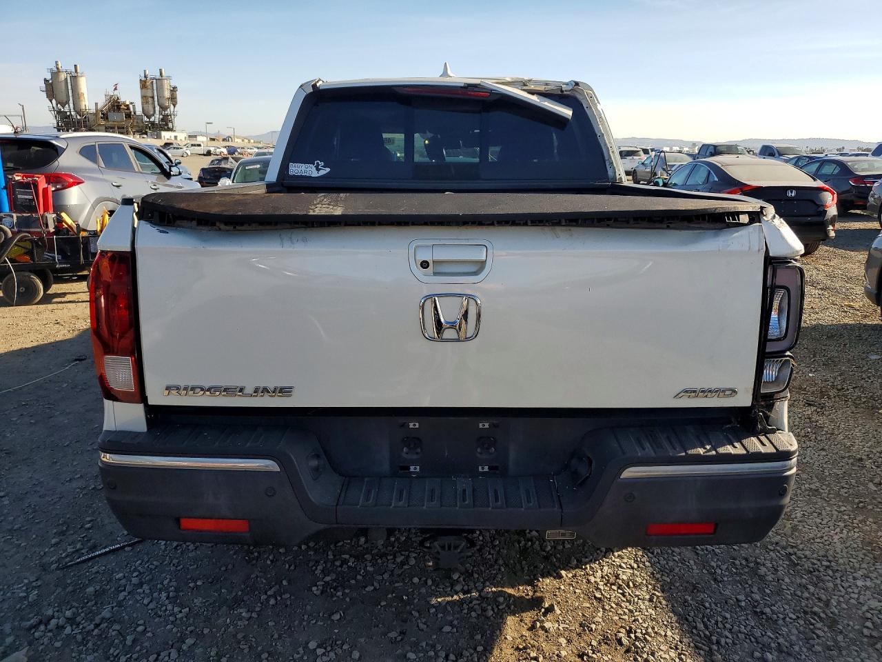 2019 HONDA RIDGELINE photo 6